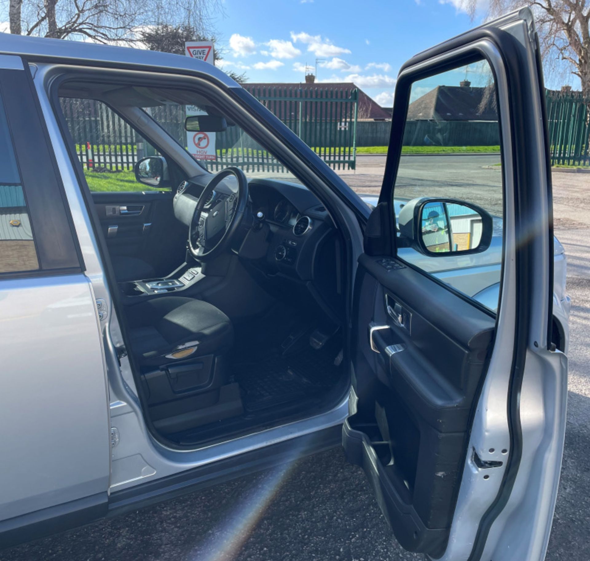 Land Rover Discovery LJ15 LSX - 2015 Model - Diesel - 2993cc Engine - Automatic Gearbox - Image 7 of 36