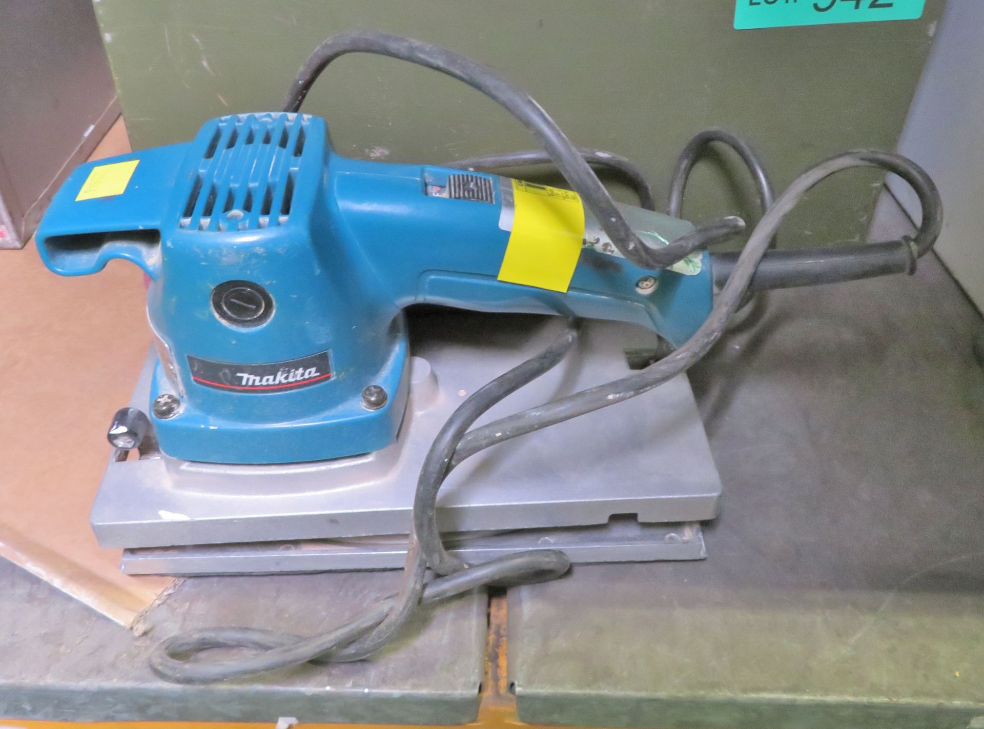 Makita 9045N Electric Oscillating Sander - Image 2 of 3