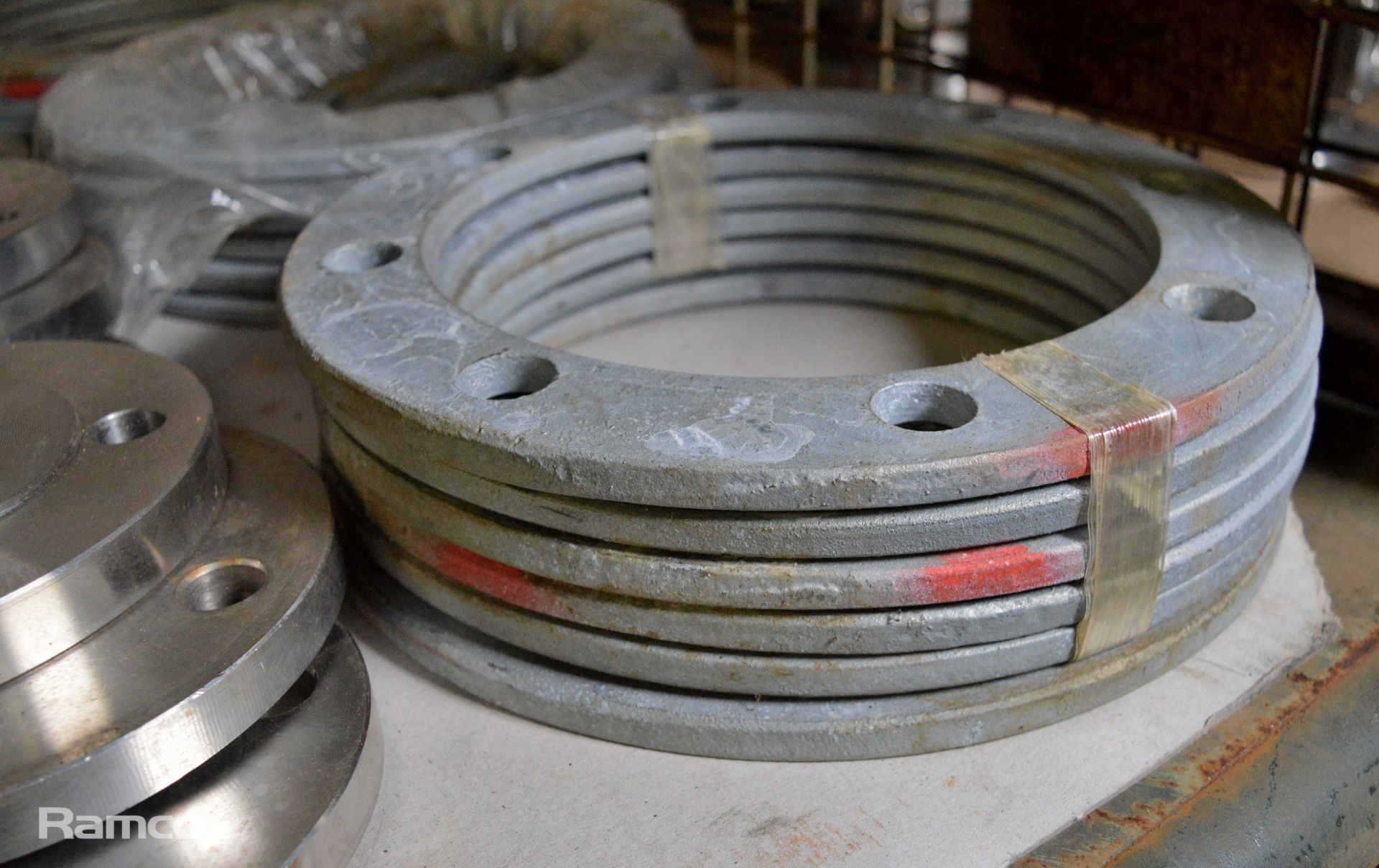 Various stainless steel & steel pipe flange & blanks - Image 5 of 5