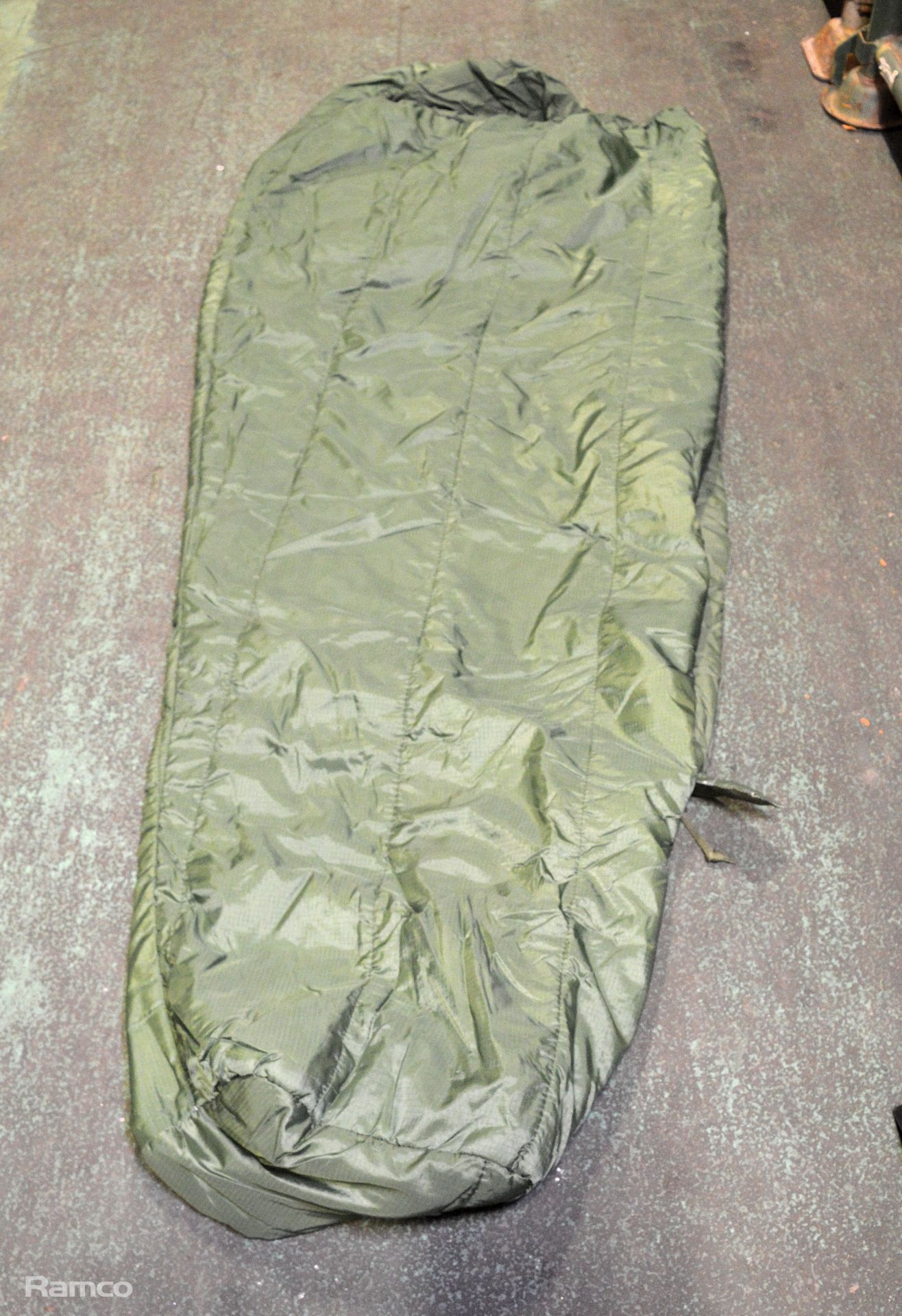 5x Sleeping bags, backpack straps approx 260 - Image 2 of 5