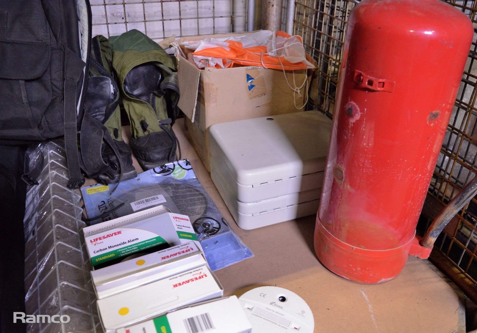 Bag, 2x key boxes, carbon dioxide detectors, pop up display, fire extinguisher - Image 5 of 8