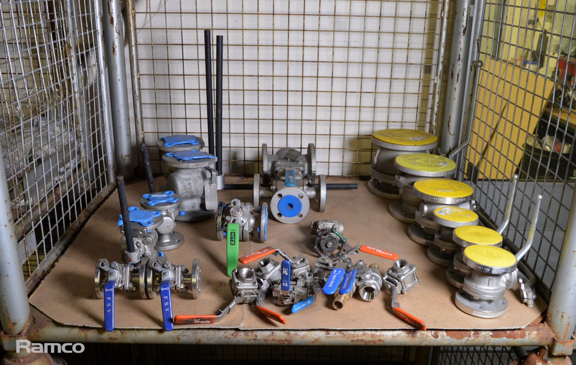 25x Various Ball & gate valves