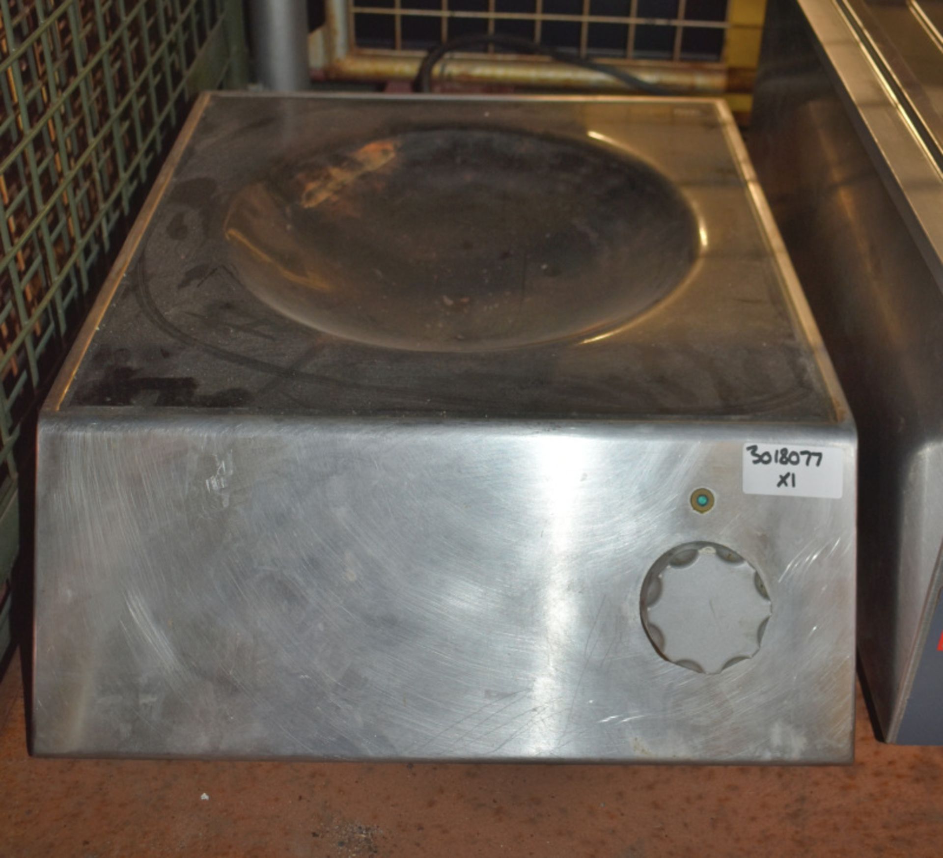 Calomax Cascade hot water dispenser 220/240v L 24x W 39x H 54cm, Vollrath 72958 bain marie with drai - Image 5 of 6