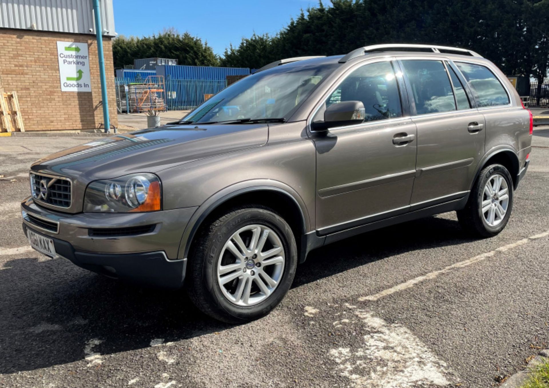 Volvo XC90 SE AWD D5 AUTO - Automatic - Diesel - 2.4L engine - 2011 model - 104,000 miles - 2 axle - Image 4 of 31