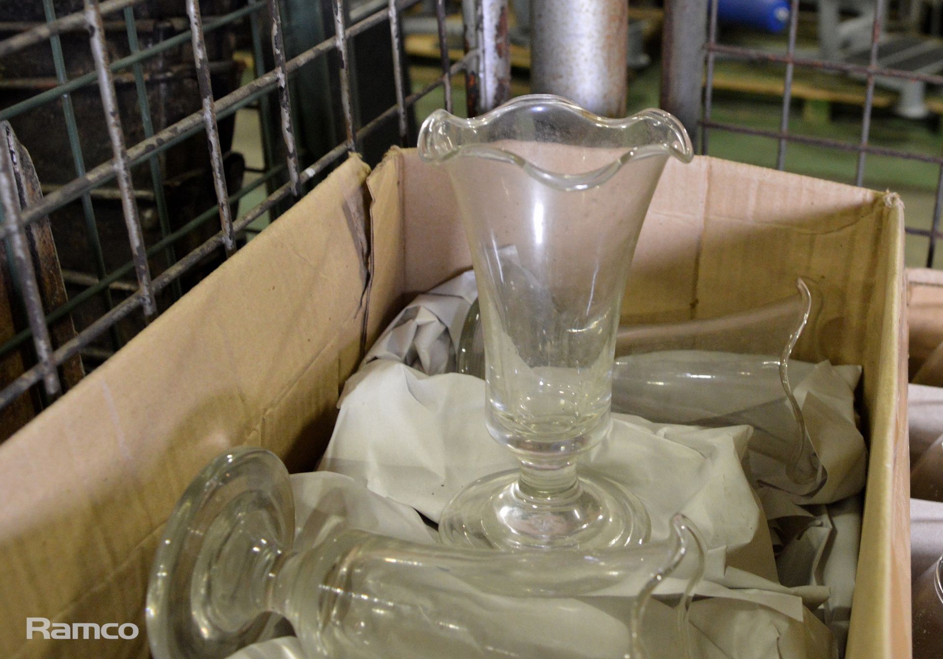 Approx 200 Assorted glasses including wine / champagne glasses / flutes - Image 2 of 7