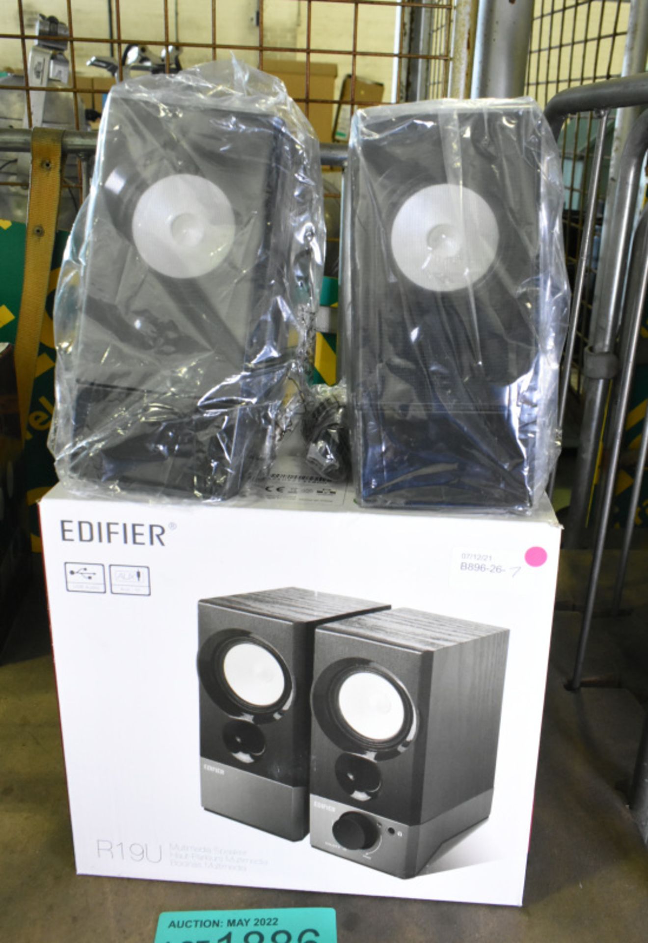 Edifier R19U premium PC speakers - AS NEW