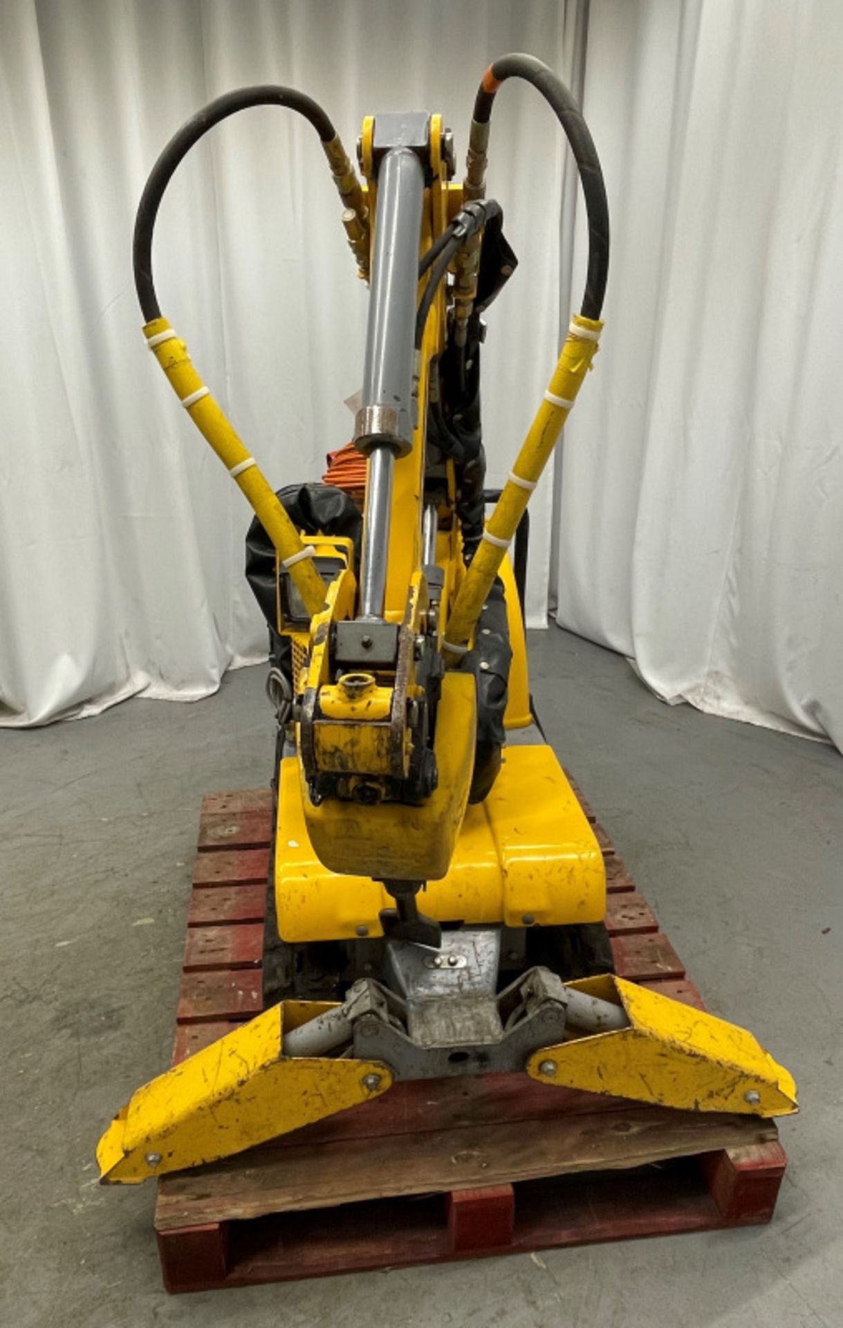 Brokk B40 Daemo Hydraulic breaker, various tooling & spare parts Please see pictures for attachments - Image 5 of 37