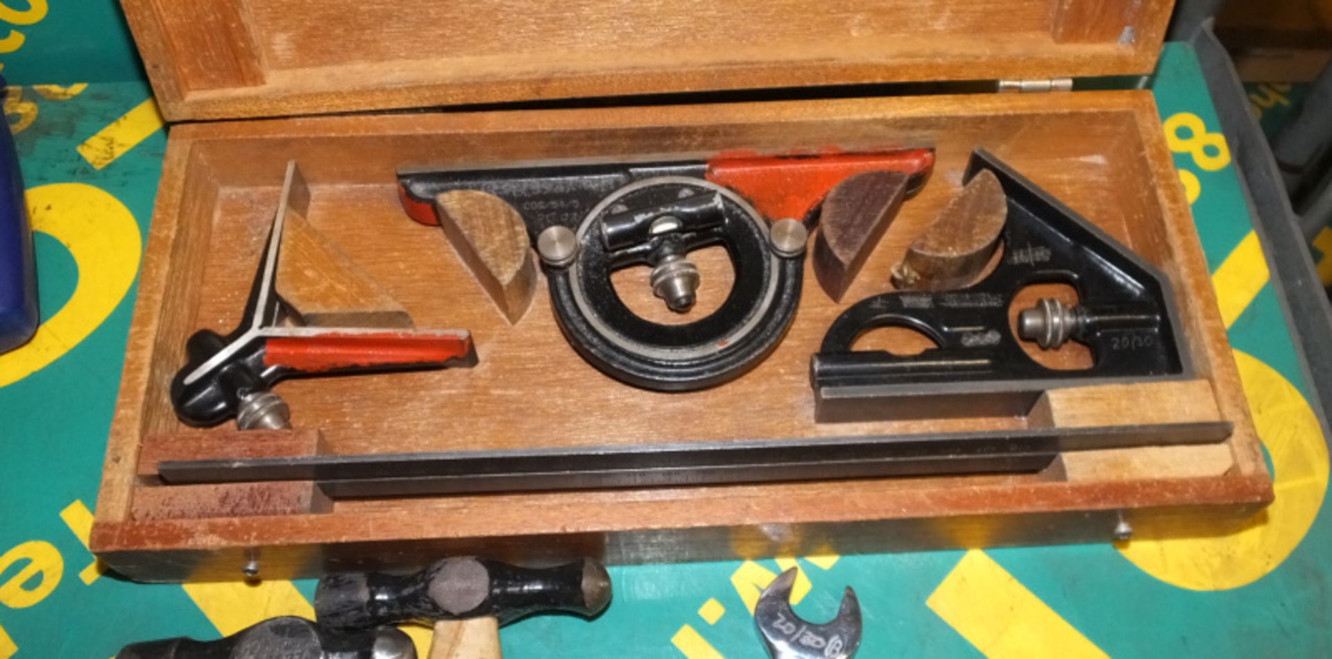 Various hand tools, hammer, screwdrivers, pliers - Image 2 of 4