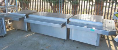 2x Stainless steel corner counters L 117 x W 121 x H 87cm, Stainless steel counter L 160 x W 107 x H