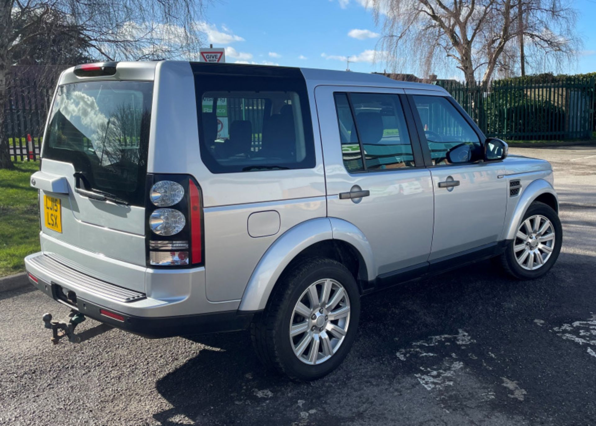 Land Rover Discovery LJ15 LSX - 2015 Model - Diesel - 2993cc Engine - Automatic Gearbox - Image 3 of 36