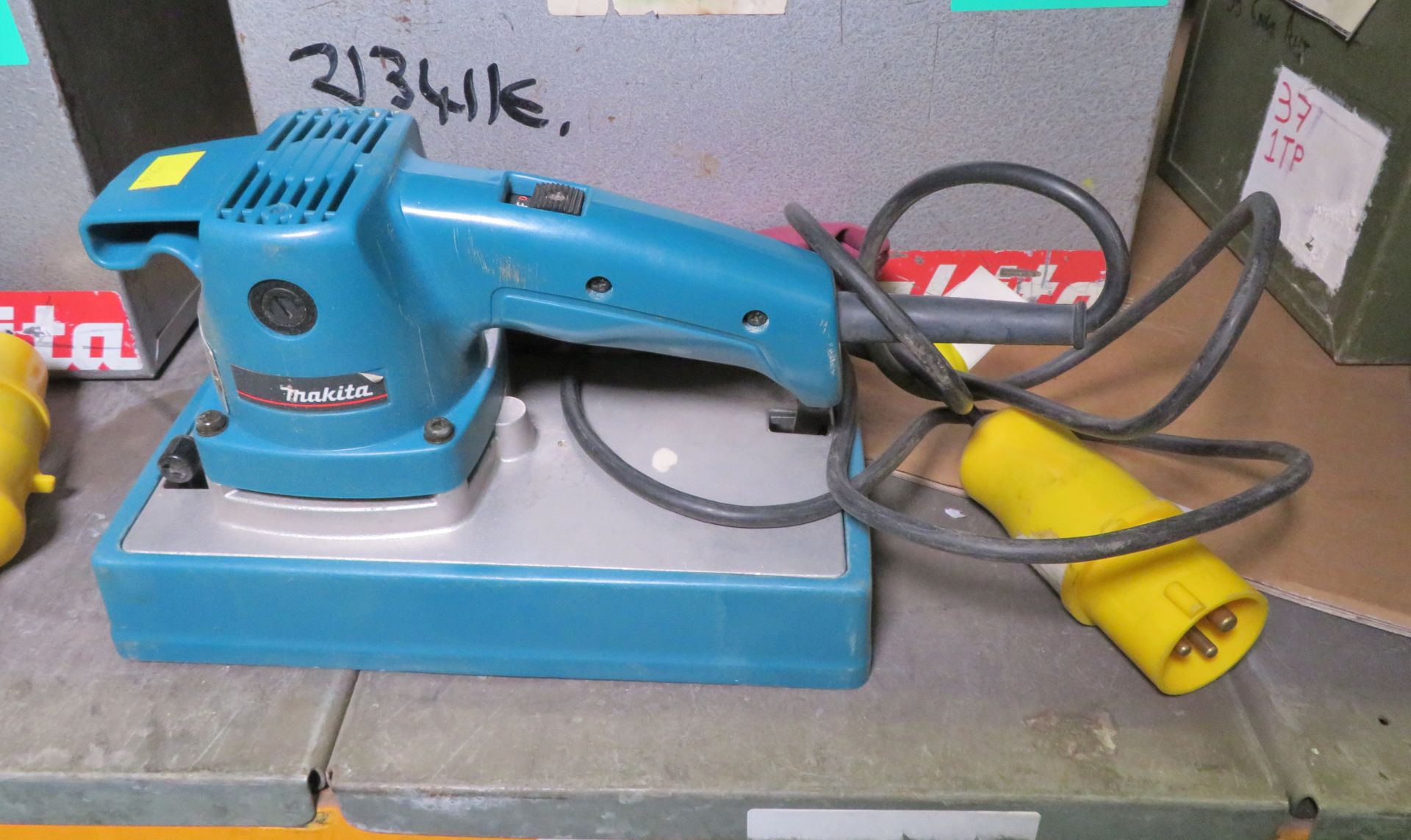 Makita 9045N Electric Oscillating Sander - Image 2 of 3