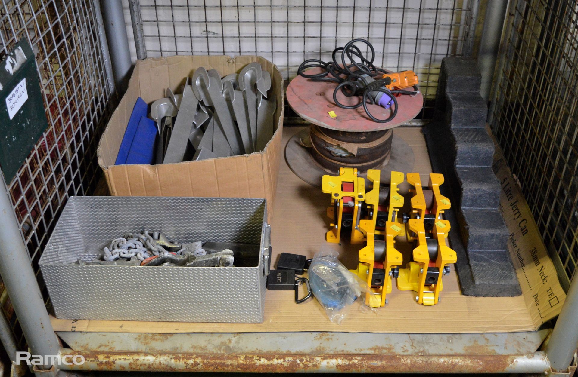 Various lifting equipment, Strap, Blocks, chain