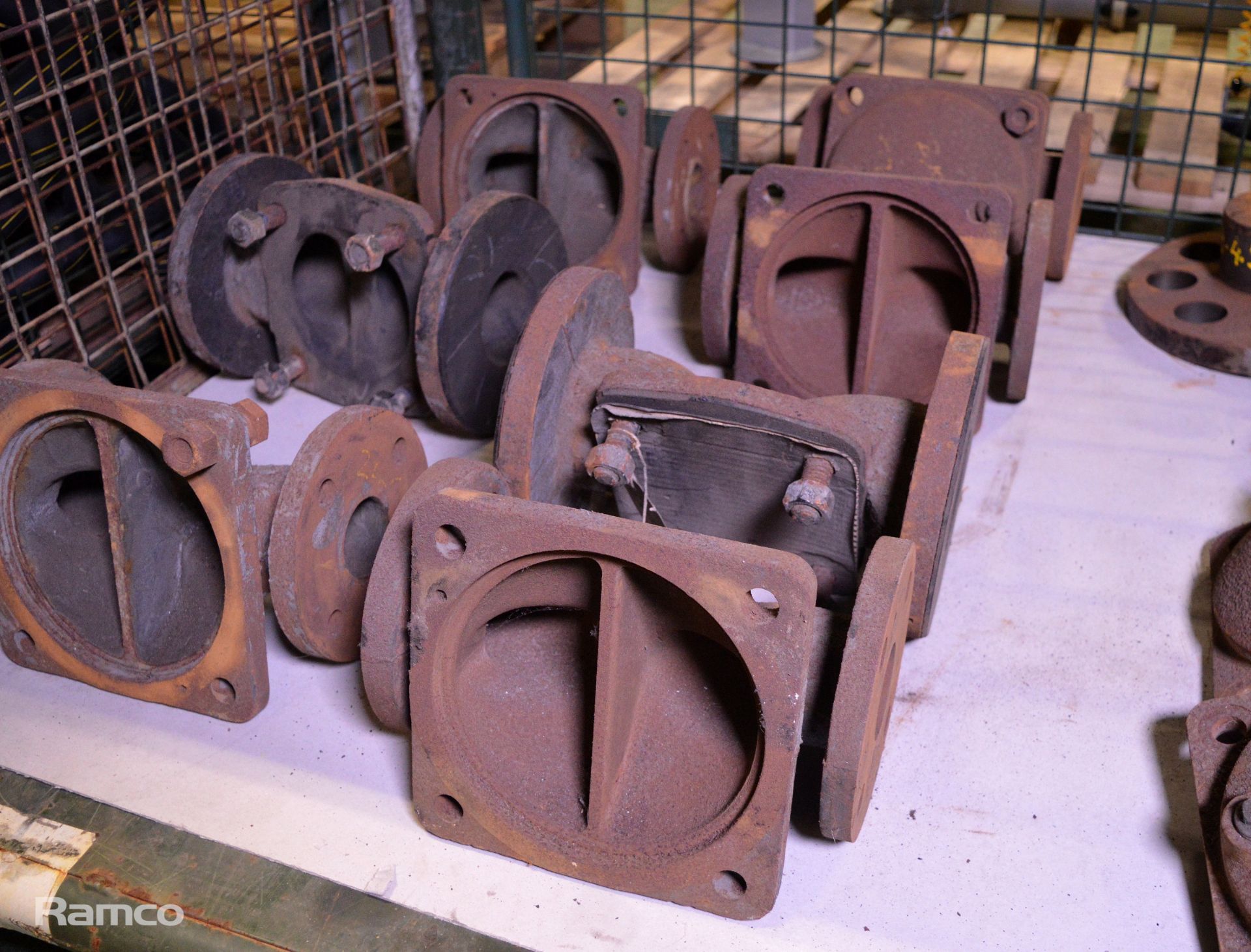 Various gate valve, covers, rubber shocks, joints - Image 2 of 4