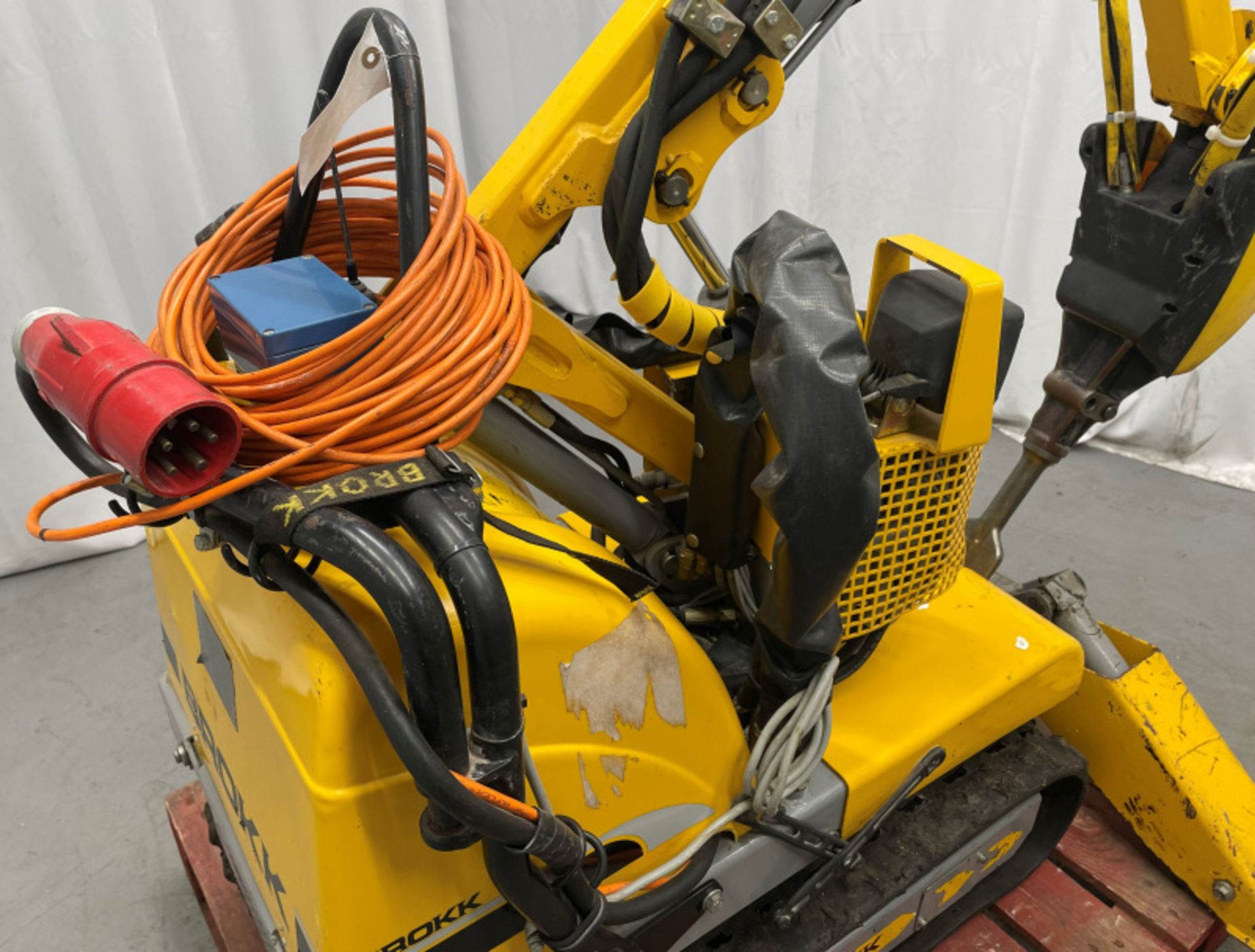 Brokk B40 Daemo Hydraulic breaker, various tooling & spare parts Please see pictures for attachments - Image 6 of 37