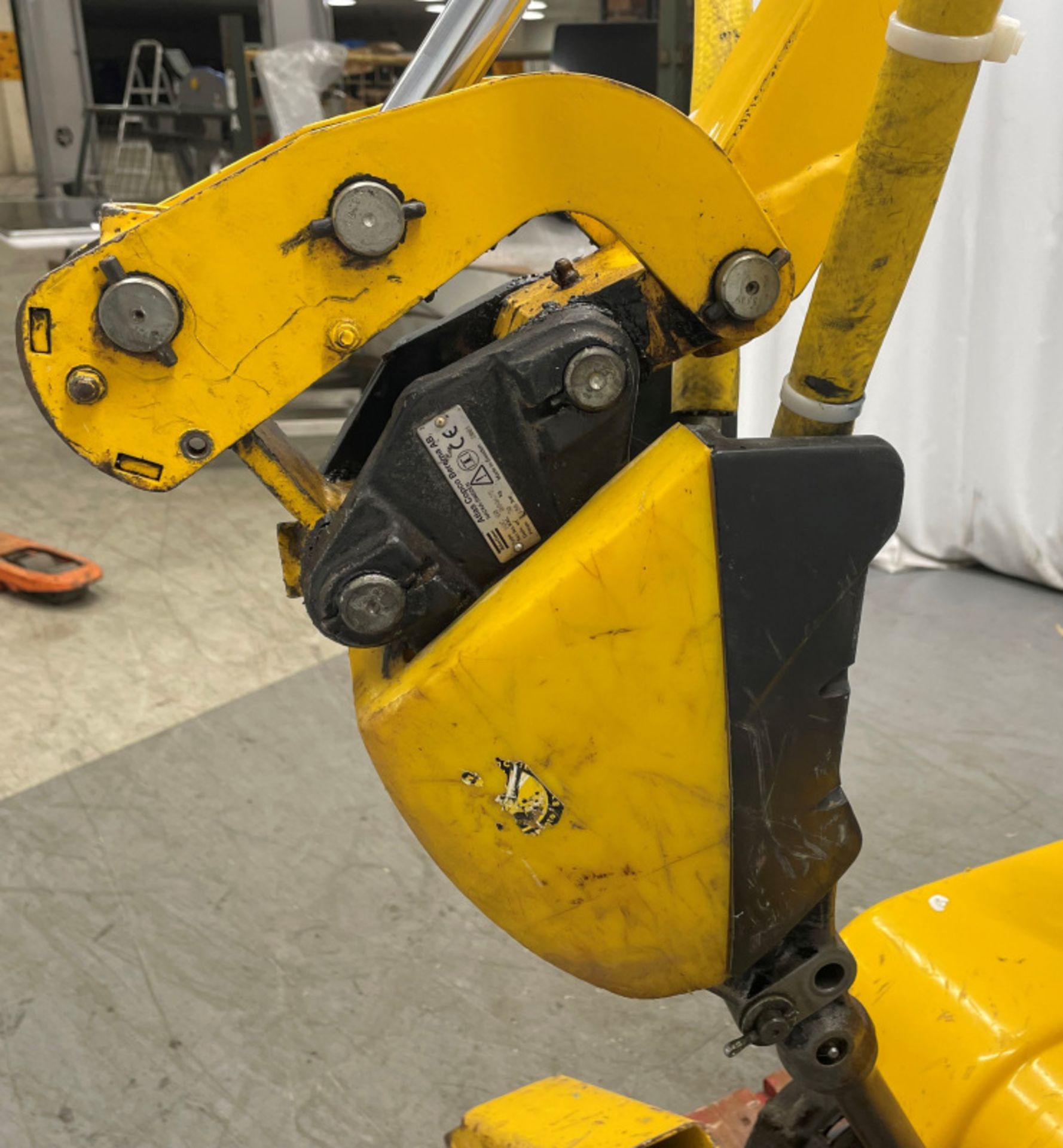 Brokk B40 Daemo Hydraulic breaker, various tooling & spare parts Please see pictures for attachments - Image 9 of 37