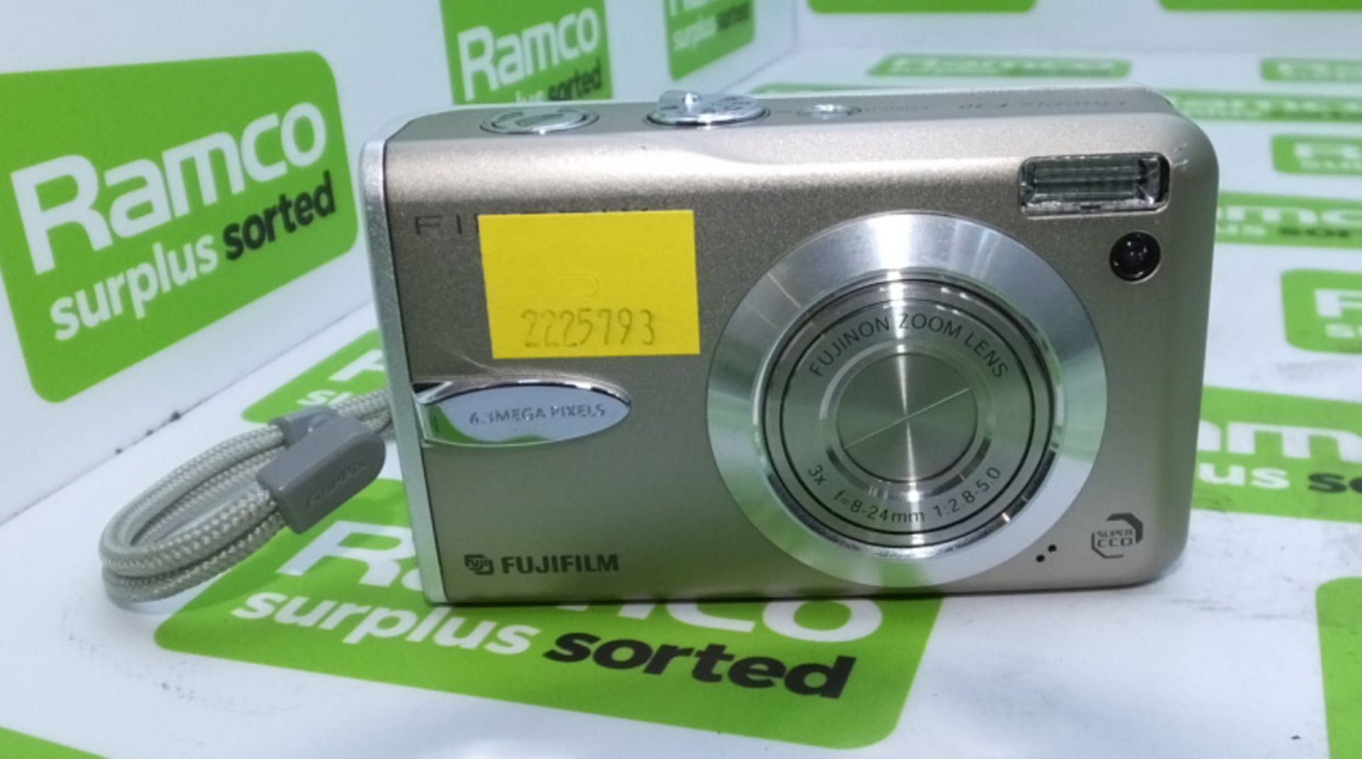Fujifilm Finepix F30 digital camera - Image 2 of 3