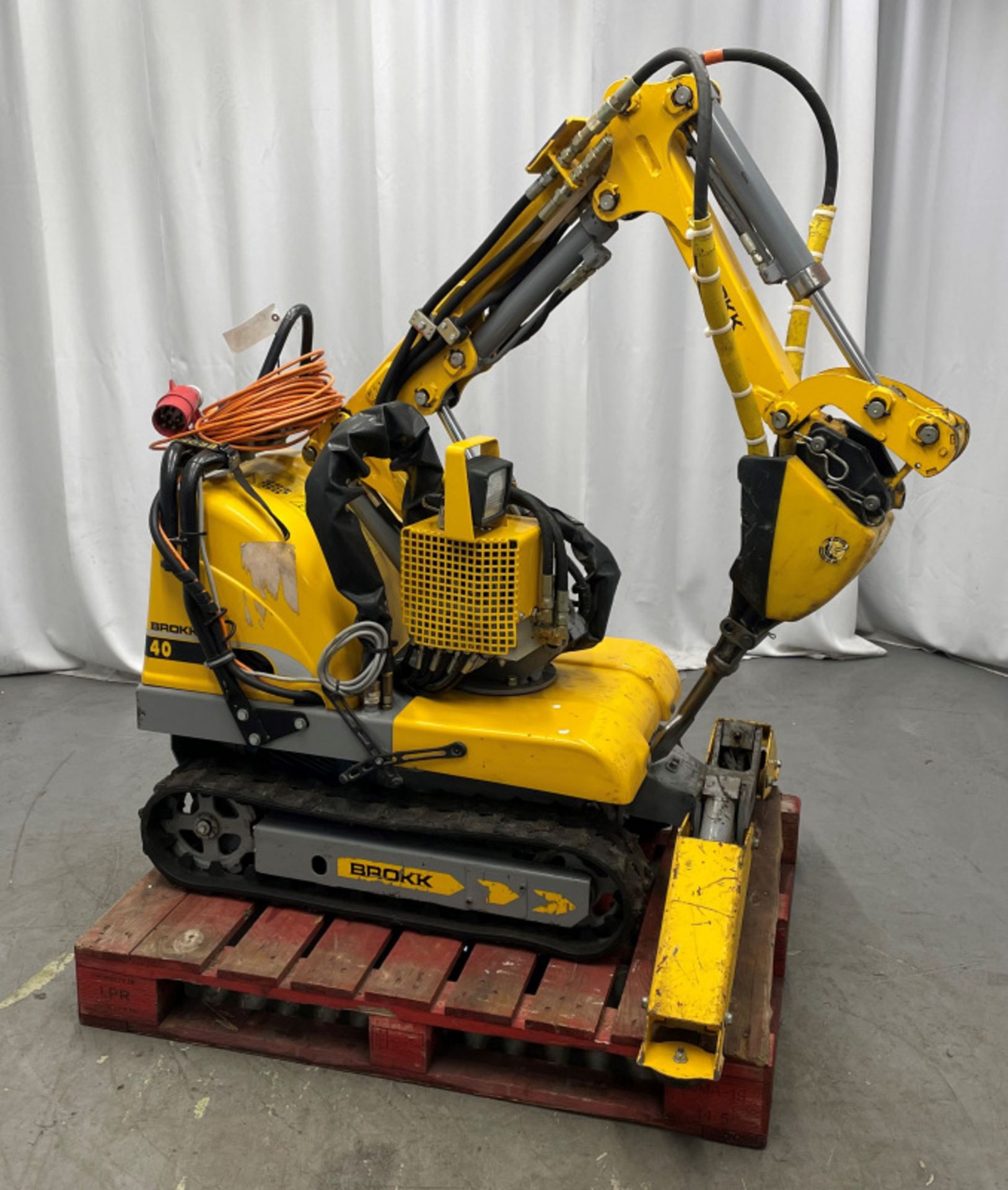 Brokk B40 Daemo Hydraulic breaker, various tooling & spare parts Please see pictures for attachments - Image 2 of 37