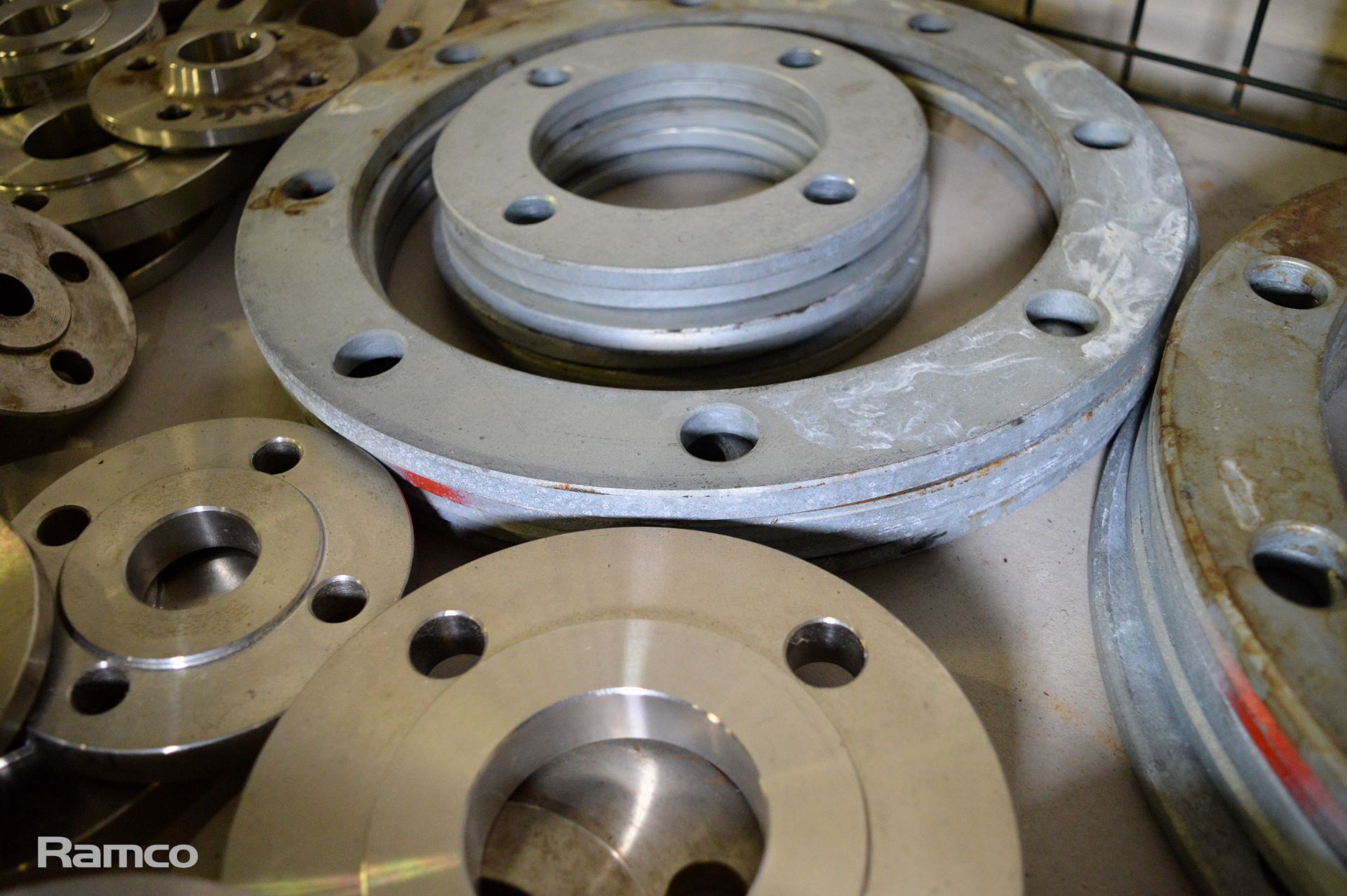 Various stainless steel & steel pipe flange & blanks - Image 4 of 5