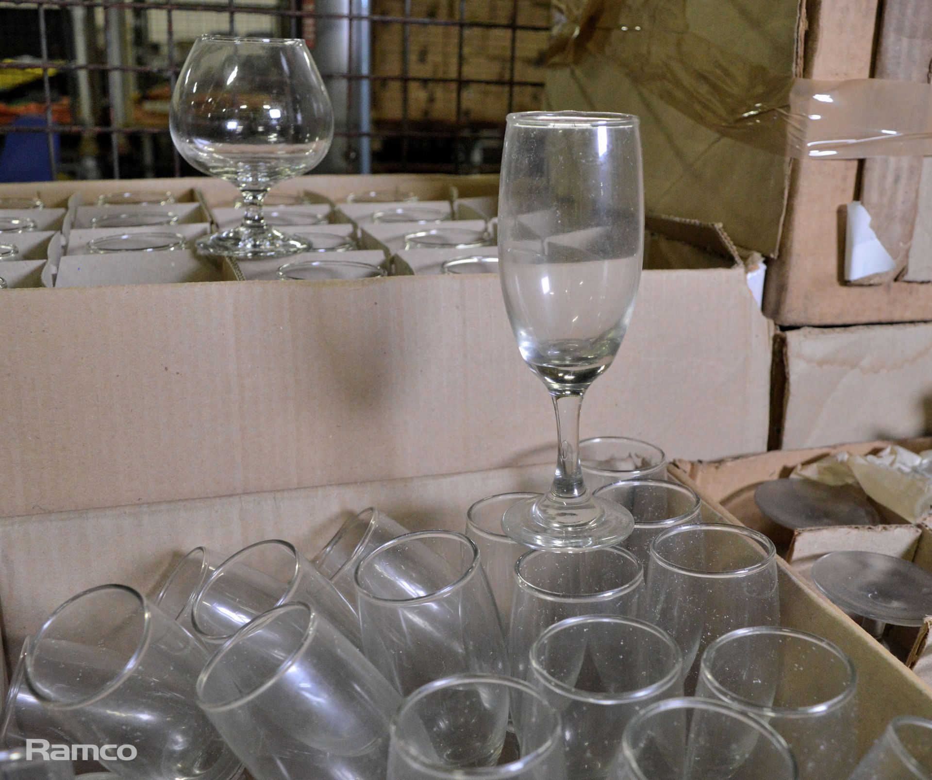 Approx 200 Assorted glasses including wine / champagne glasses / flutes - Image 6 of 7