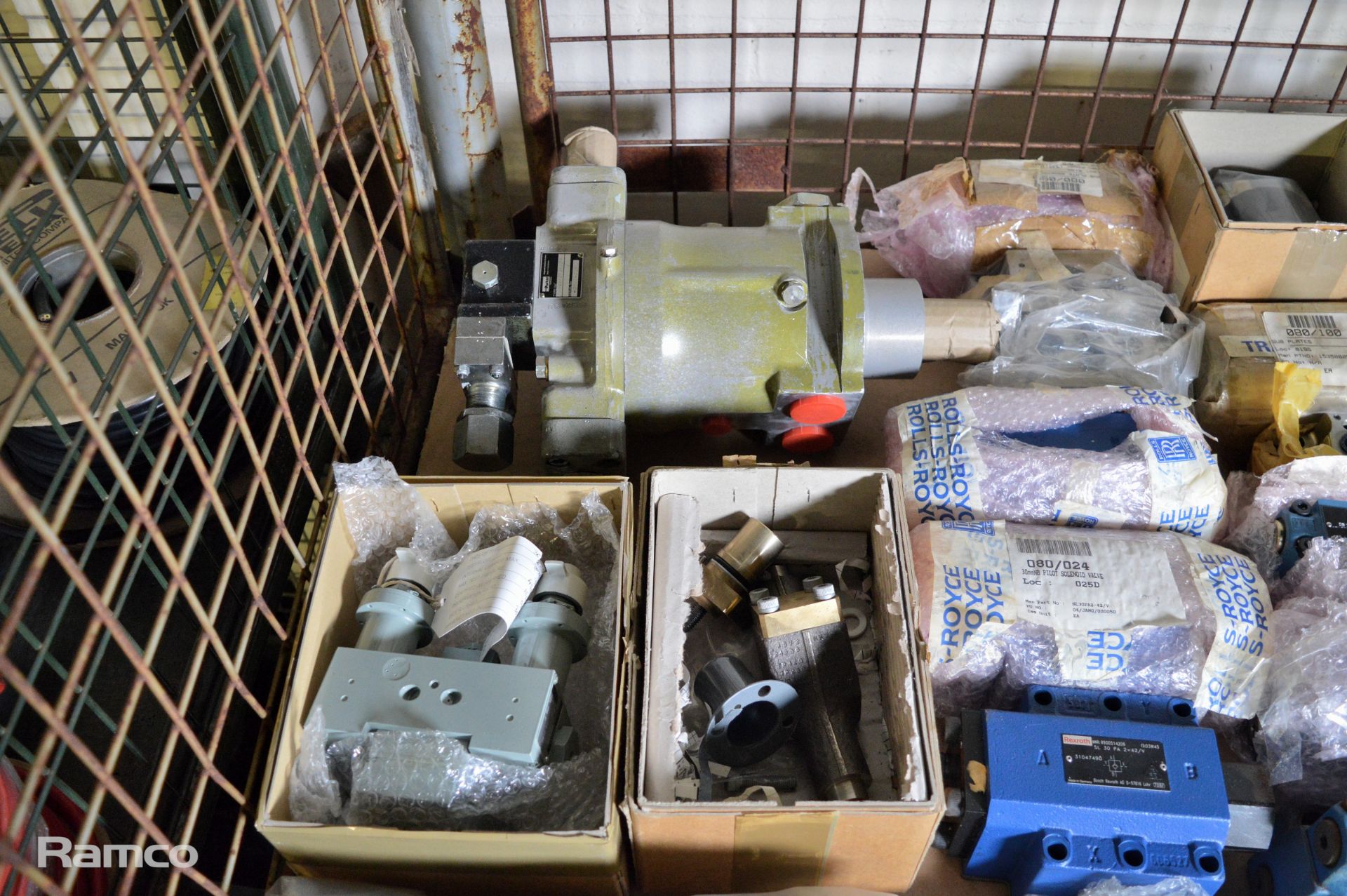 Various mechanical spares, valves, seals, pumps - Image 2 of 8