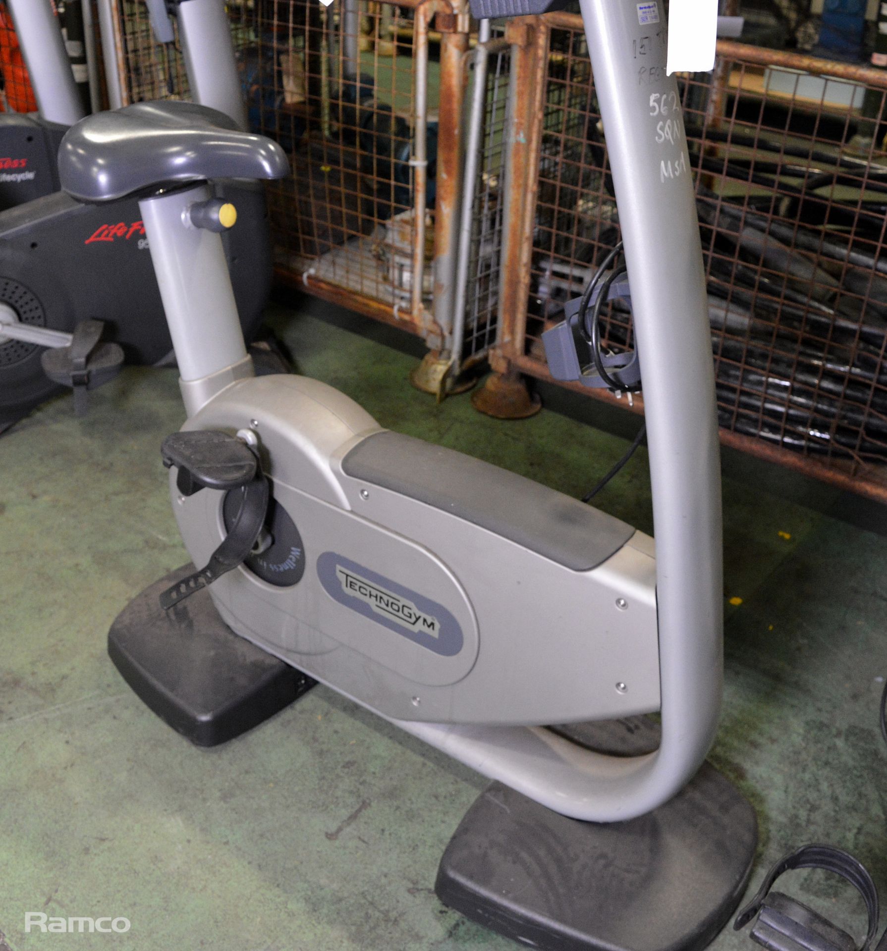 LifeCycle 9100 upright exercise bike L 60 x W 110 x H 140cm - Image 3 of 7