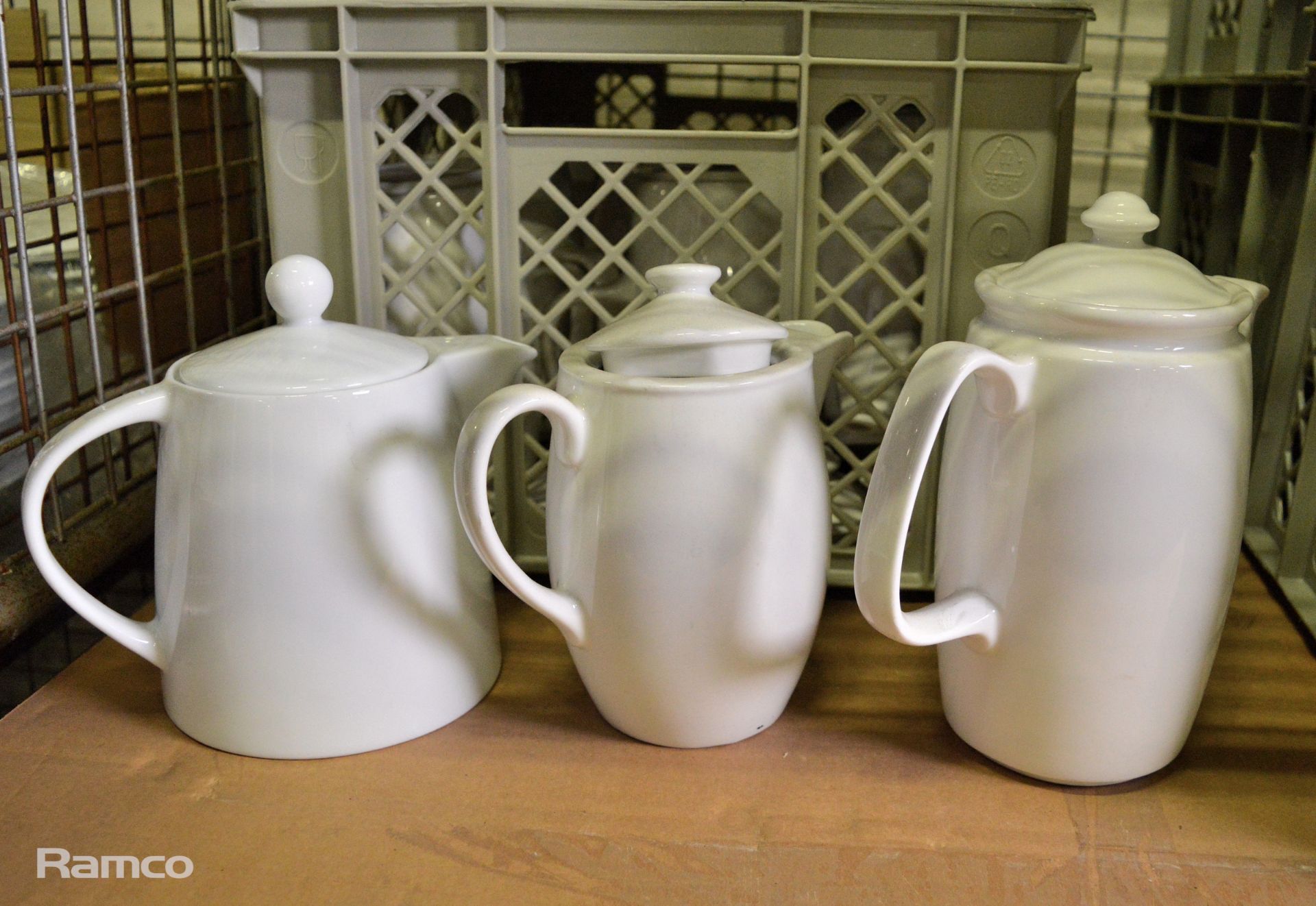 Ceramic tea / coffee pots - average 8 per tray - 8 trays - Image 2 of 3