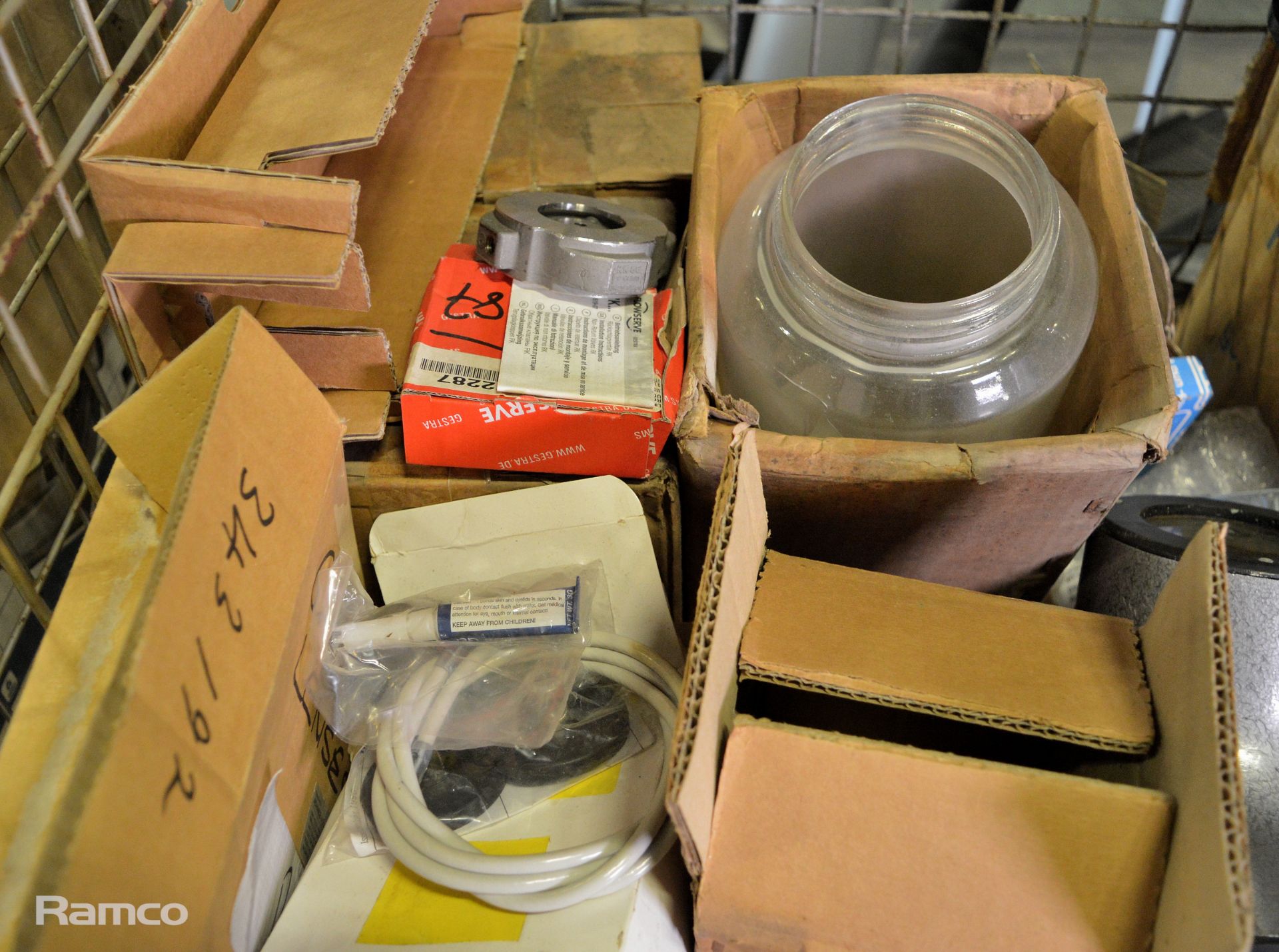 Various mechanical spares, motors, electrical units - Image 5 of 13