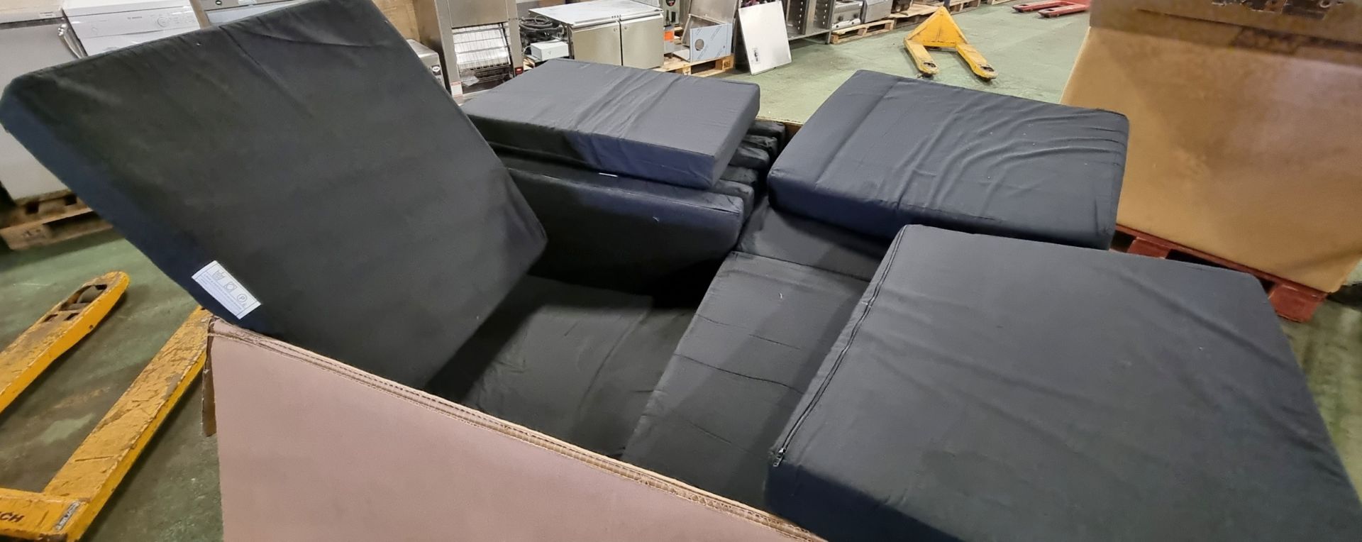 77x Various dark blue seat cushions - Image 8 of 10