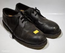 1 pair of safety shoes