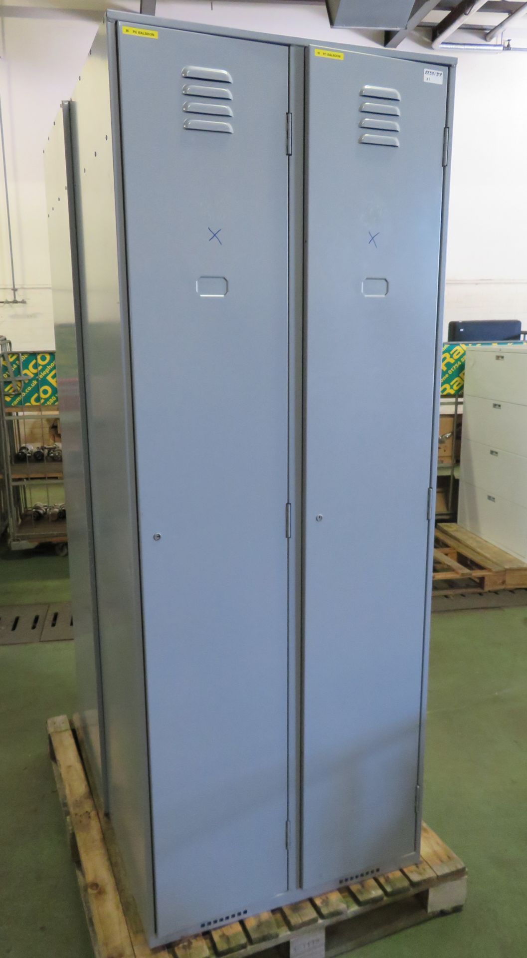 2x Metal double lockers - light grey - L76 x W51 x H201cm