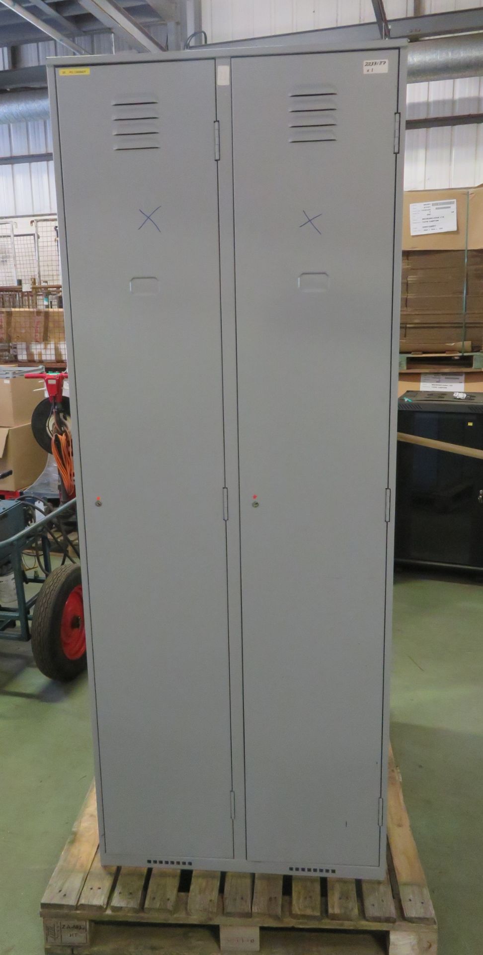 2x Metal double lockers - light grey - L76 x W51 x H201cm - Image 5 of 7