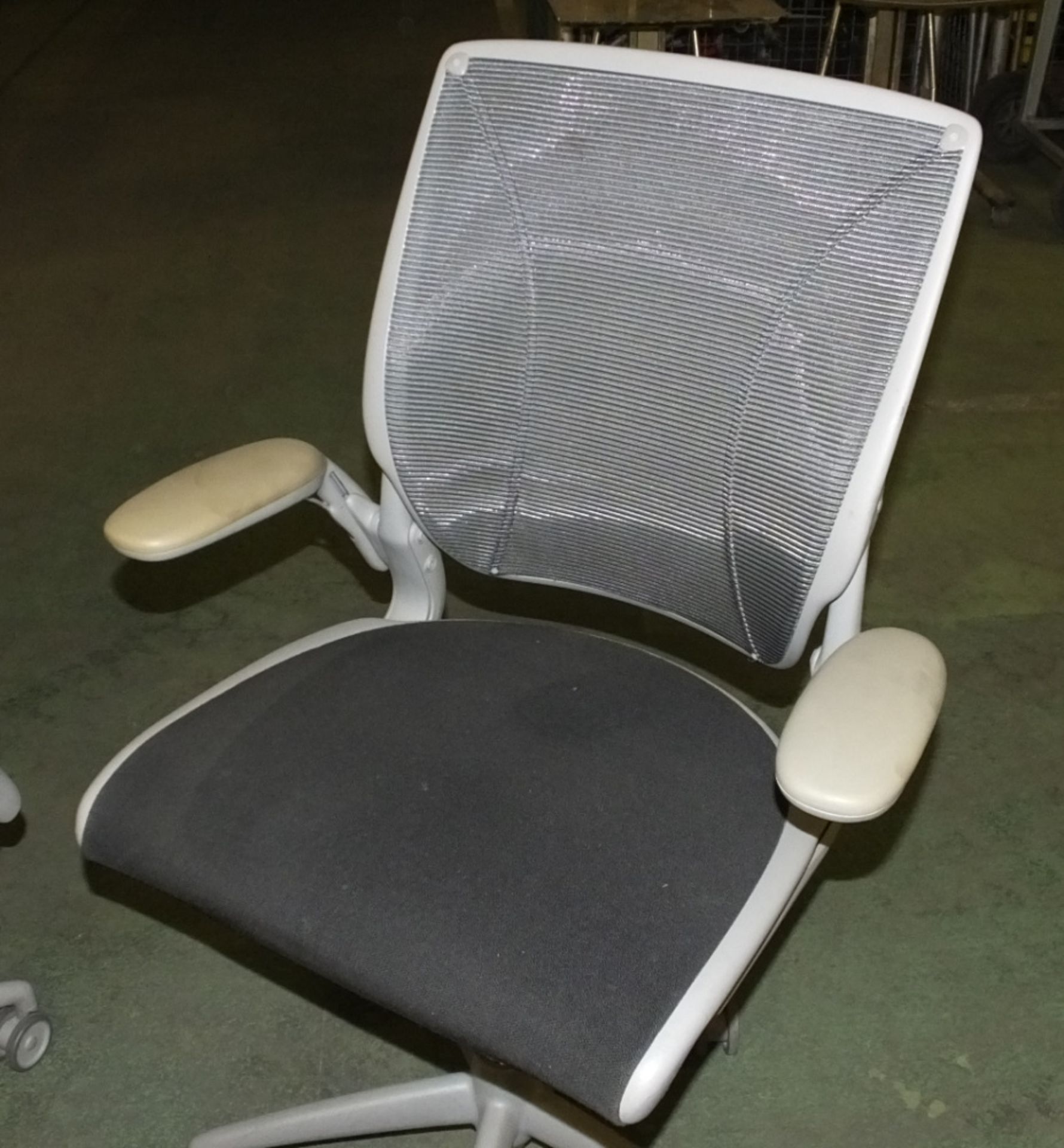 2x HumanScale Ergonomic Office Chair - Image 3 of 4