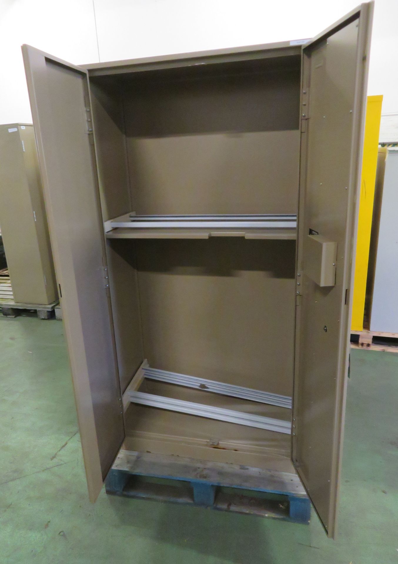 Double door combination cupboard - L92 x W48 x H183cm - Image 2 of 2