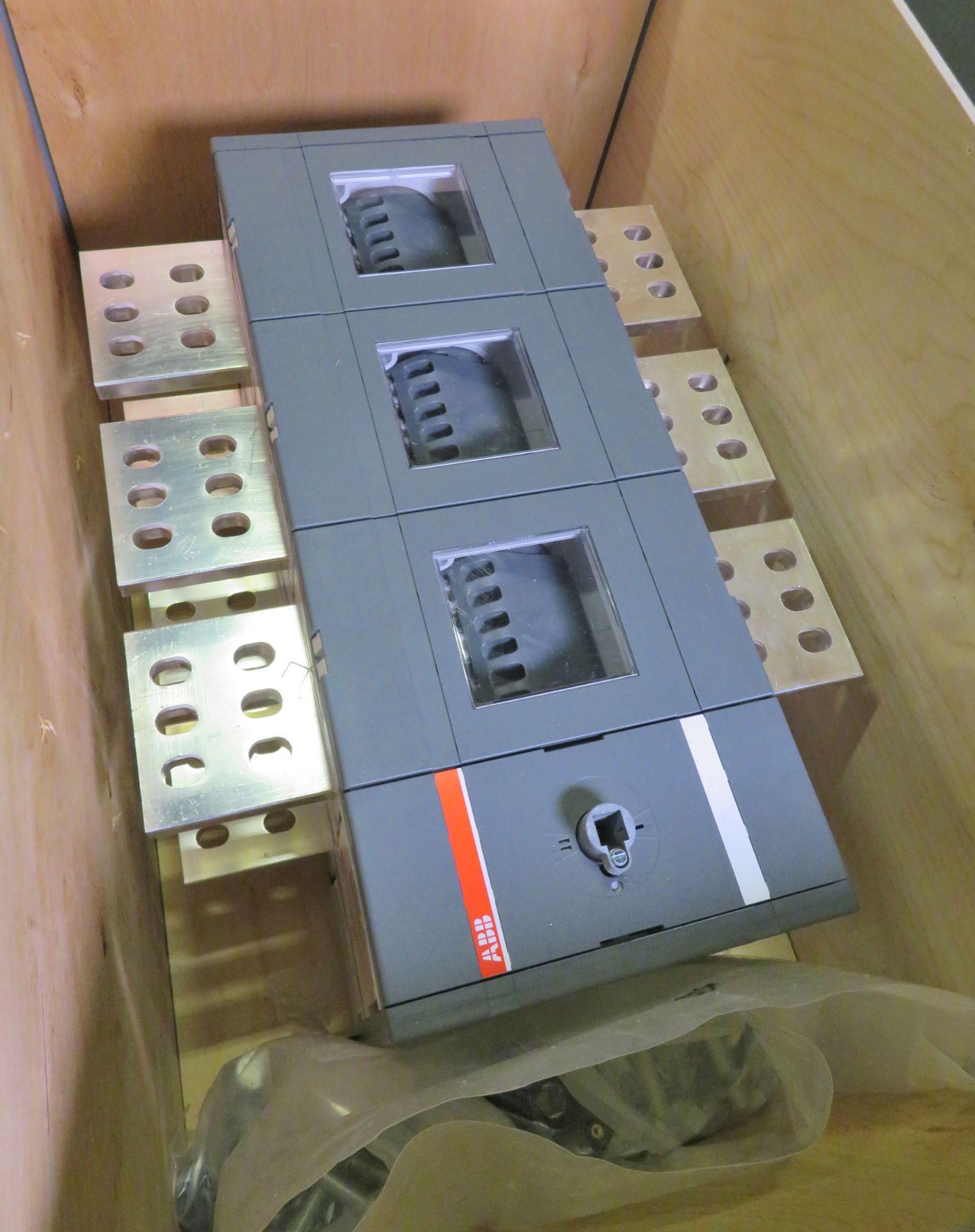 ABB 3-pole 2000A manual changeover switch - Image 3 of 3