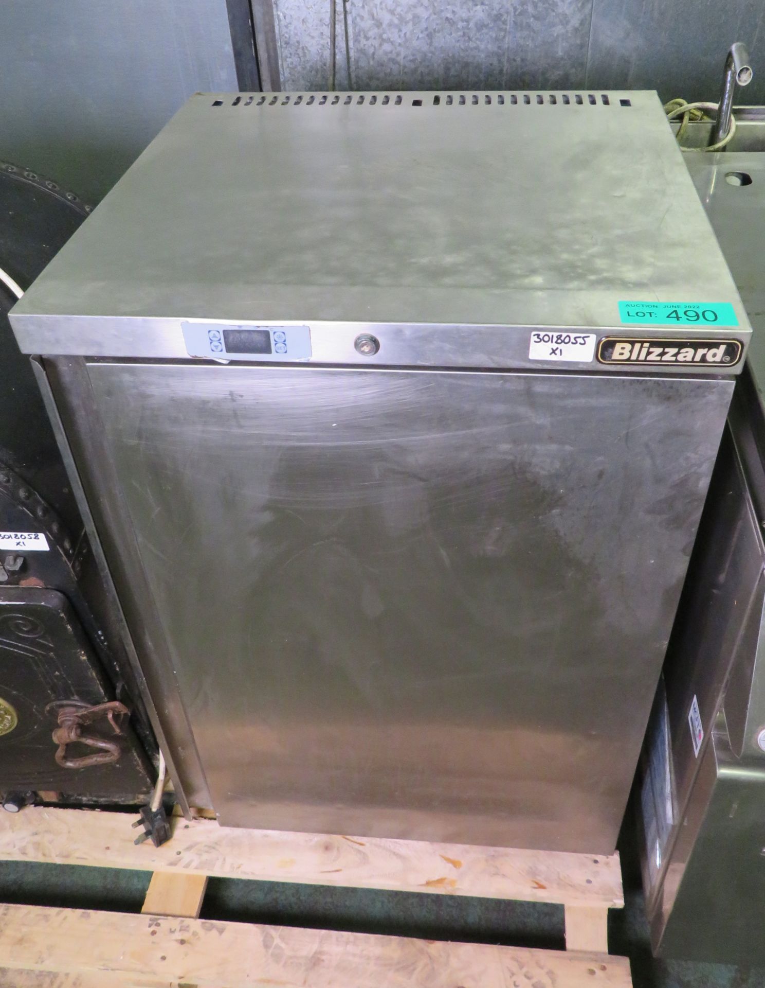 Blizzard fridge 115 litre 230/240v L 60 x W 60 x H 80cm