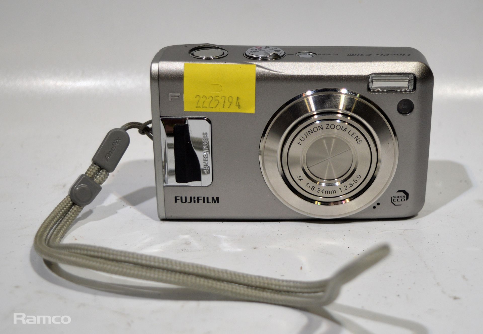 Fujifilm finepix F31fd digital camera - Image 2 of 4