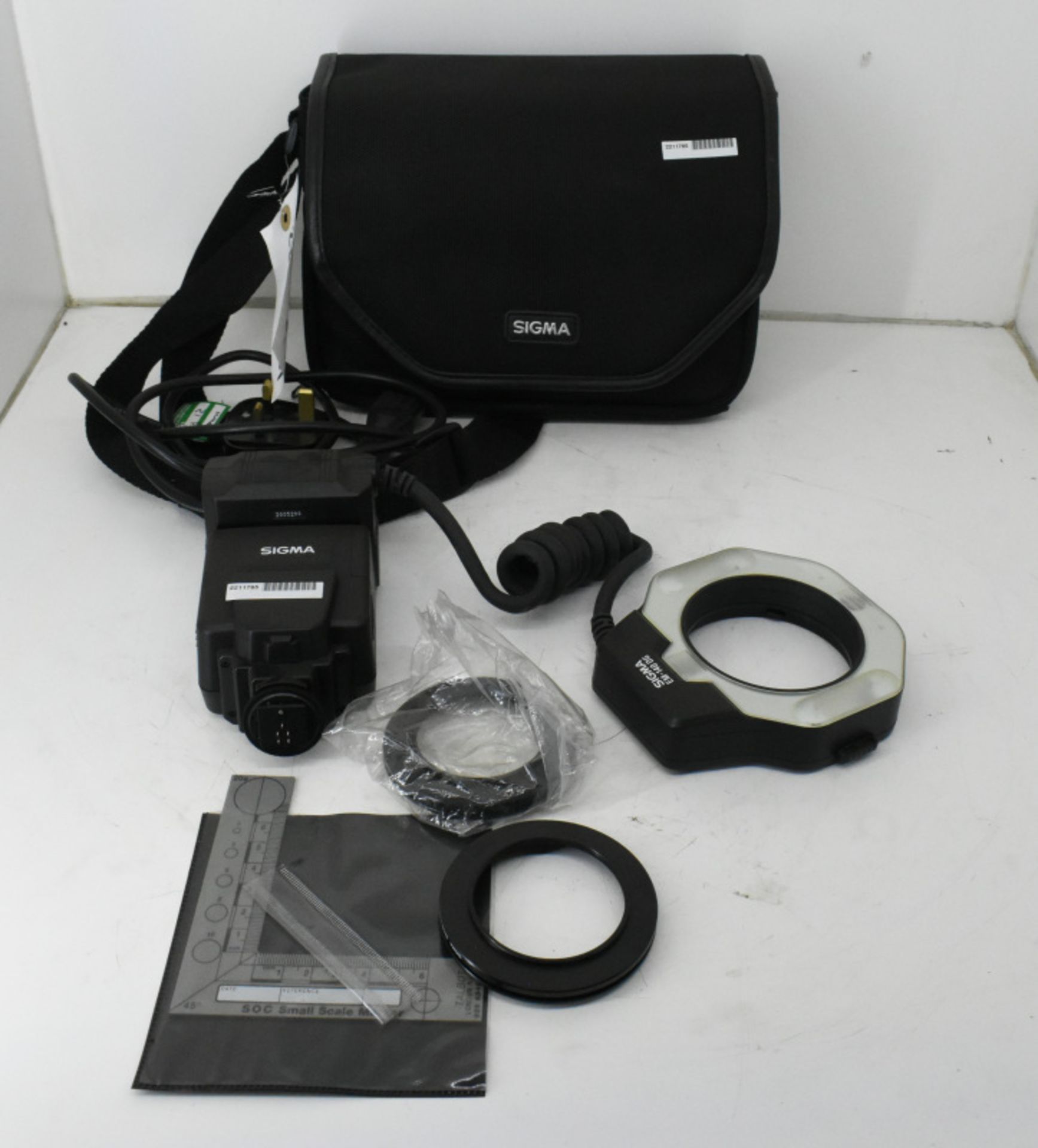 Sigma EM-140 DG ring flash with case and accessories