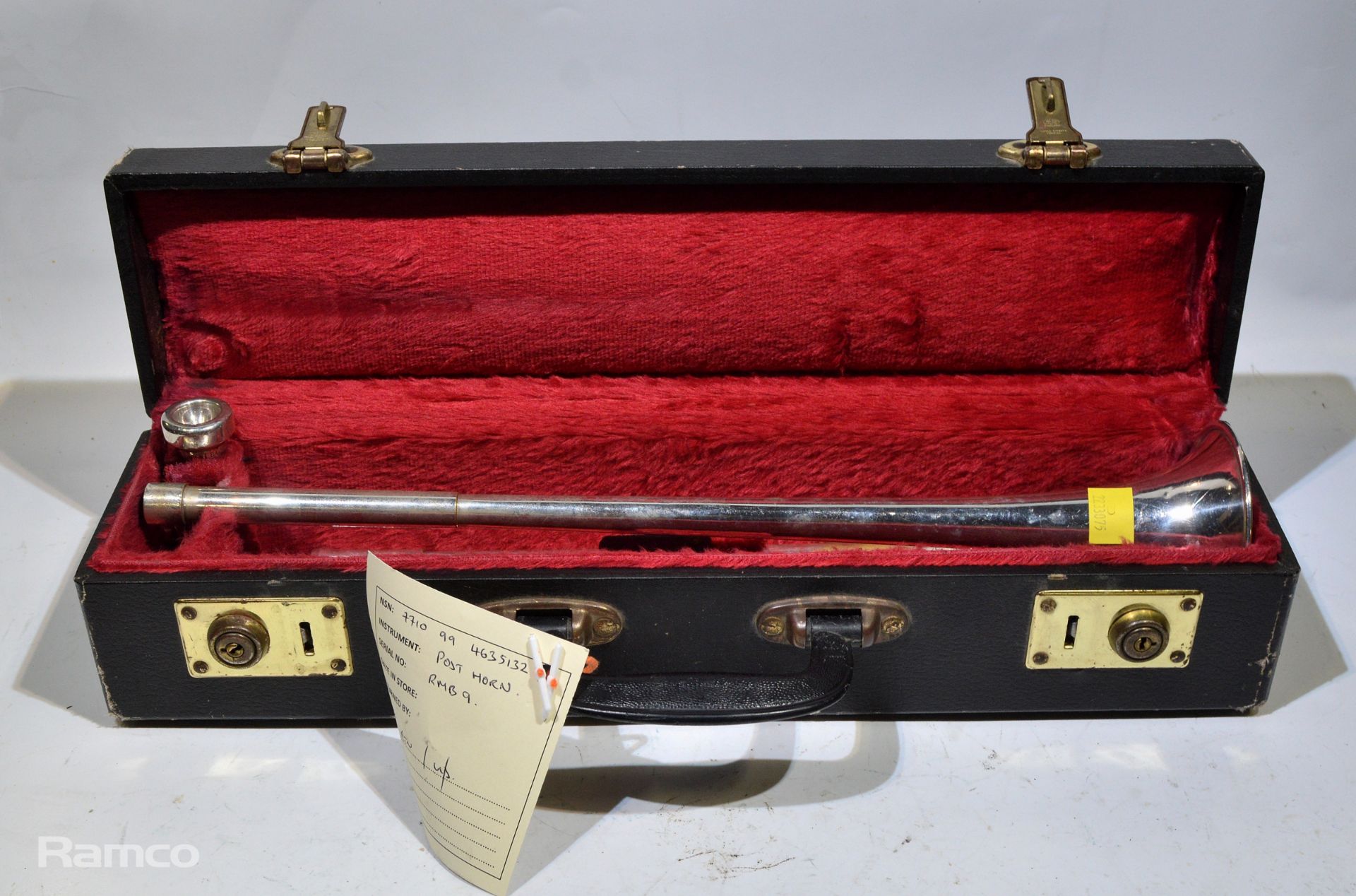 Post horn instrument with case