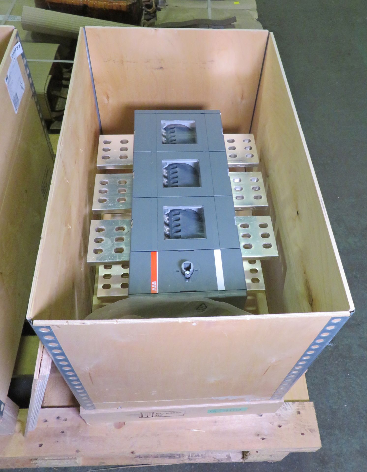 ABB 3-pole 2000A manual changeover switch