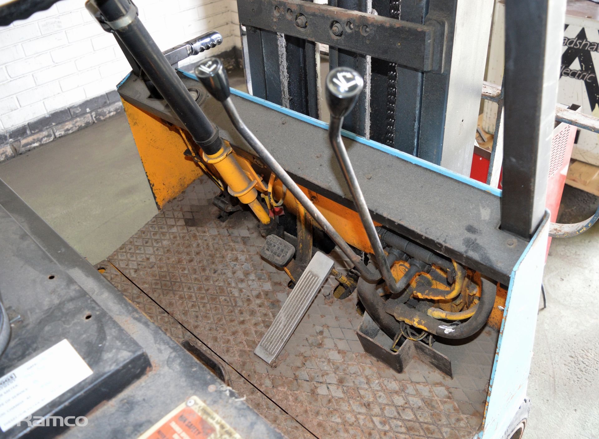 Saxby SX24 forklift 110 x 160 x230 forks 1070mm lift capacity 1200kg - Image 4 of 12