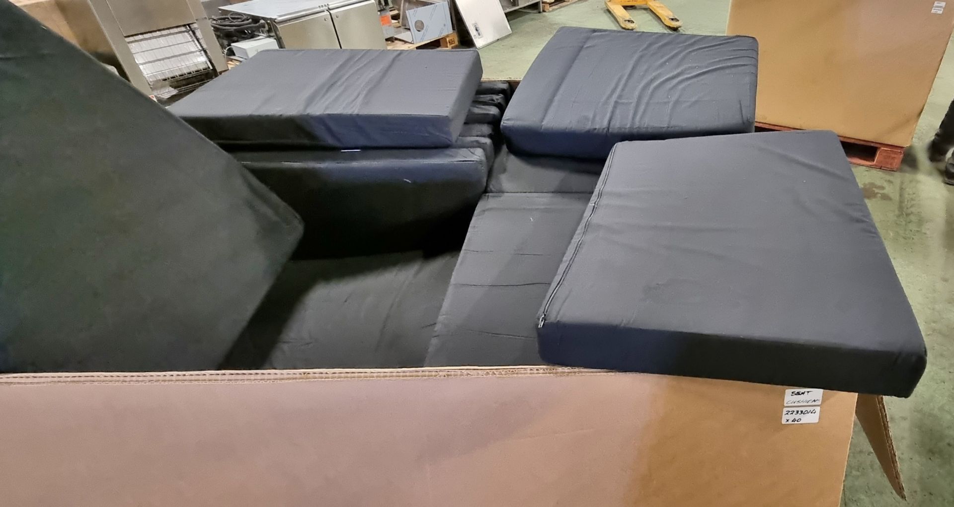 77x Various dark blue seat cushions - Image 9 of 10