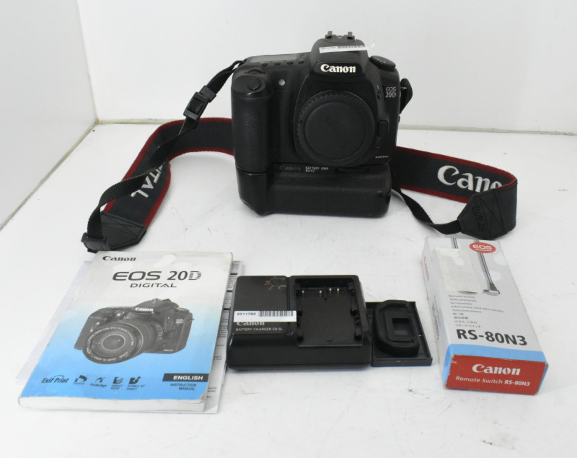 Canon EOS 20D DS126061 digital camera with accessories