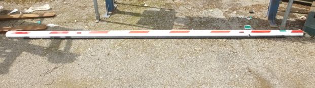 1x Aluminium barrier - 12ft