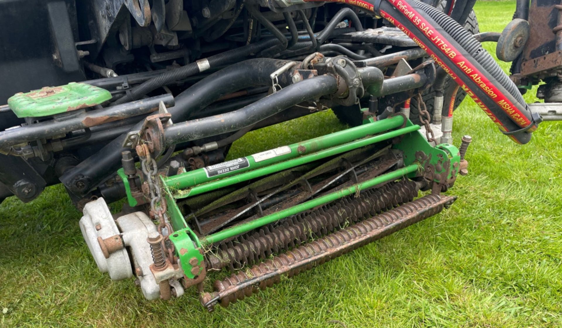 John Deere 3225c Commercial Mower - Yanmar diesel engine - 1955 hours - Hydraulic lifts on cutters - Image 9 of 21