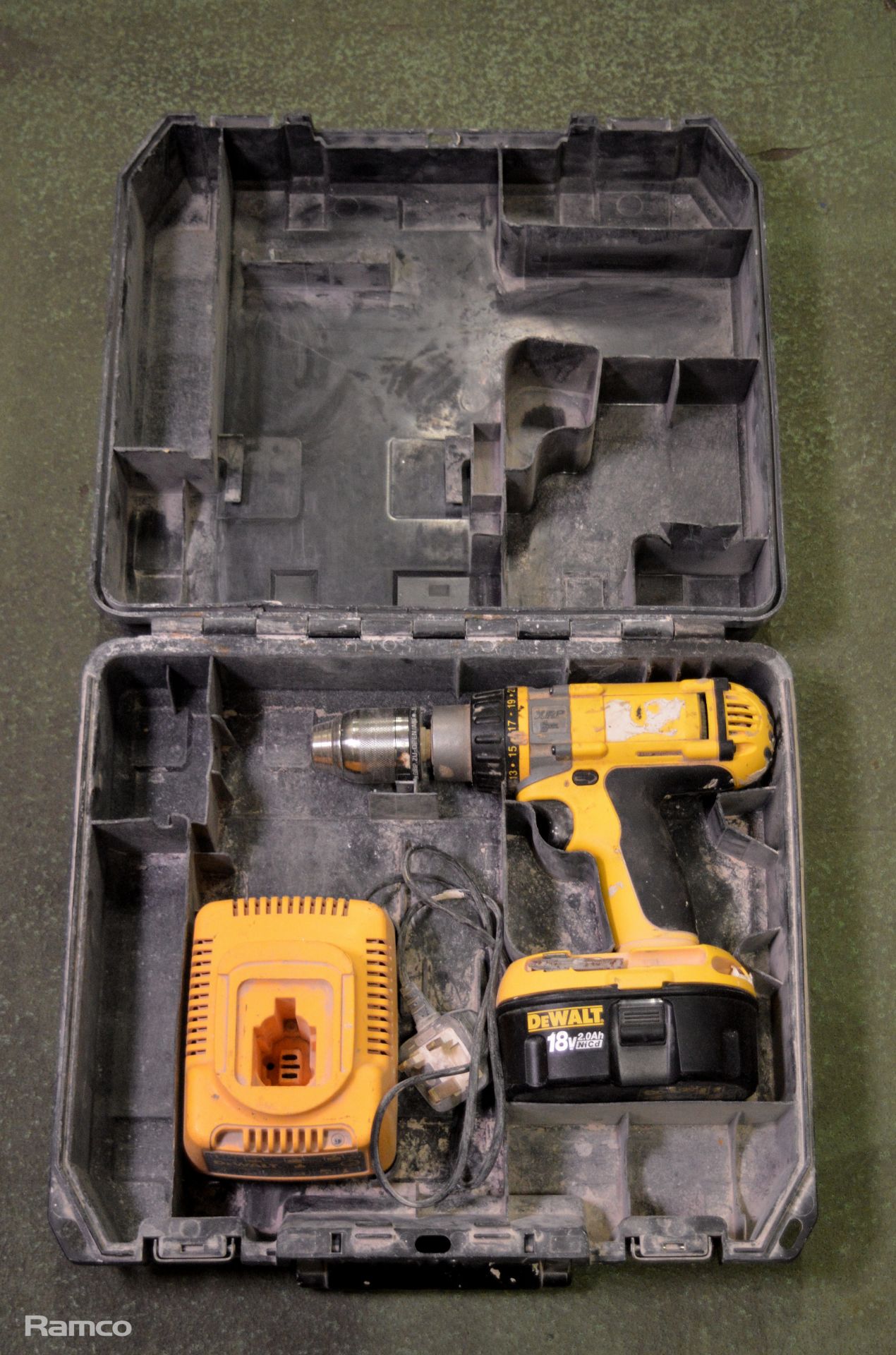 Dewalt DC988 heavy duty cordless drill / driver / hammer drill in case with charger