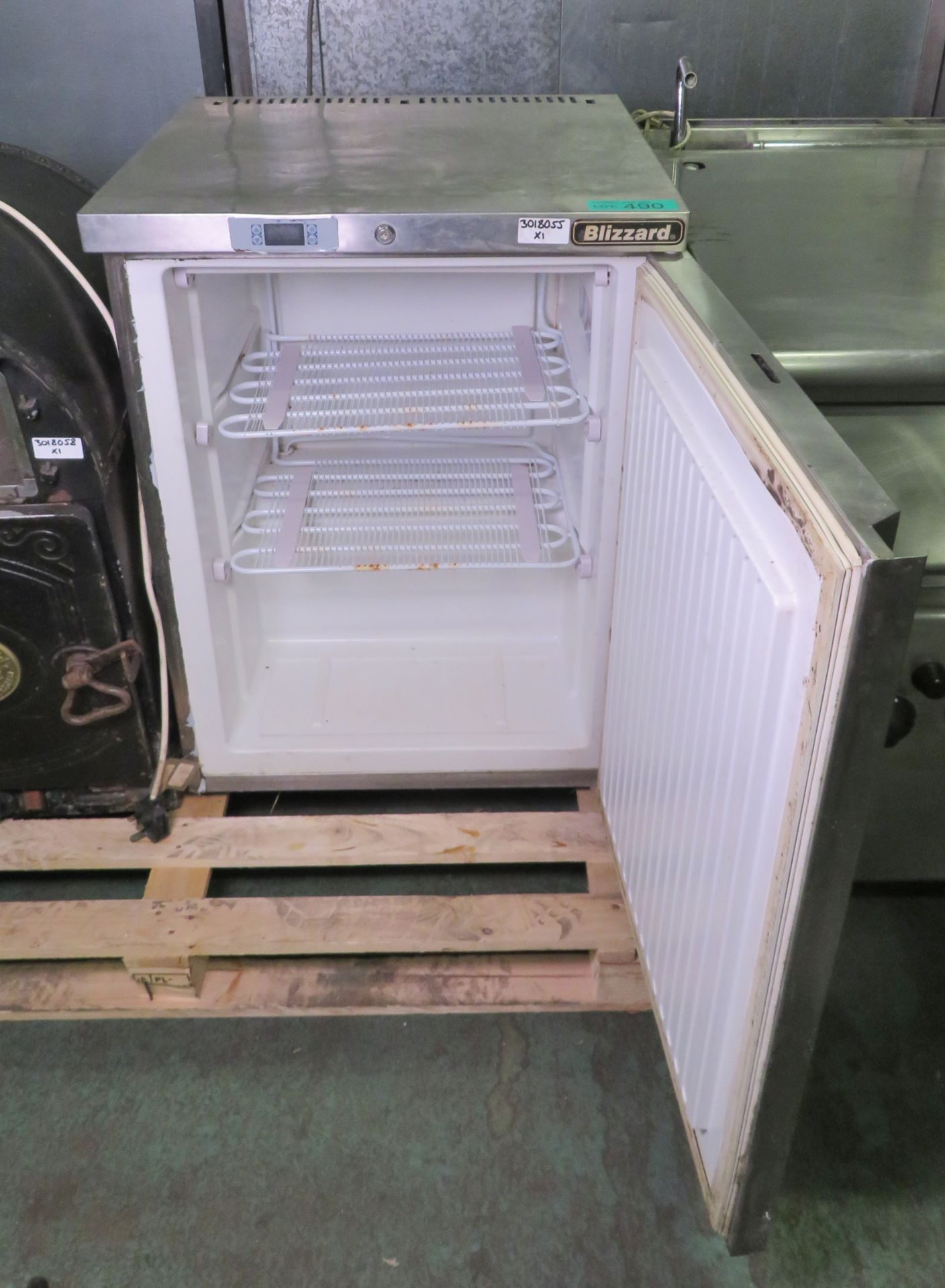 Blizzard fridge 115 litre 230/240v L 60 x W 60 x H 80cm - Image 3 of 4