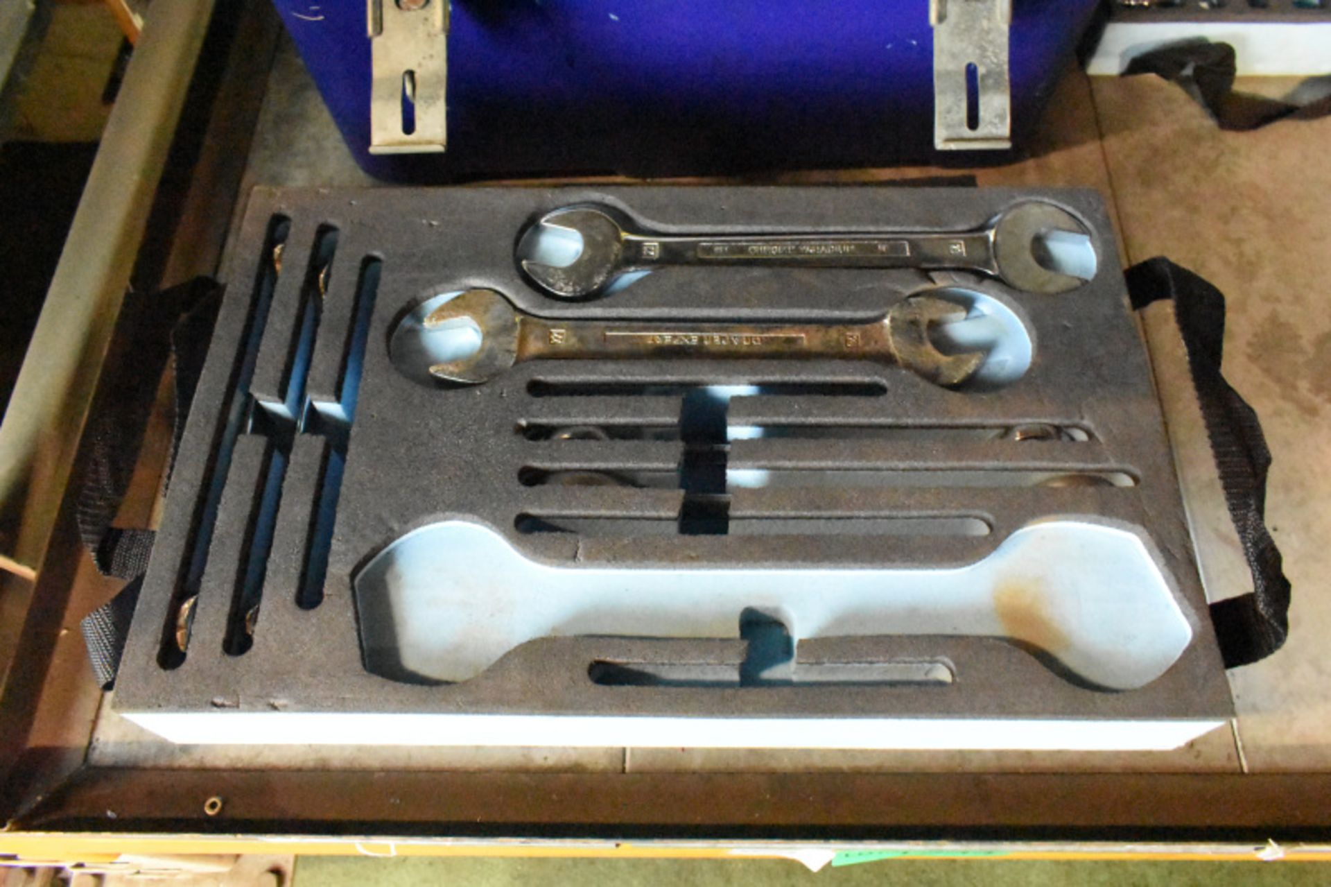 Medium Fibreglass Toolbox With Tools - Incomplete - Image 6 of 7