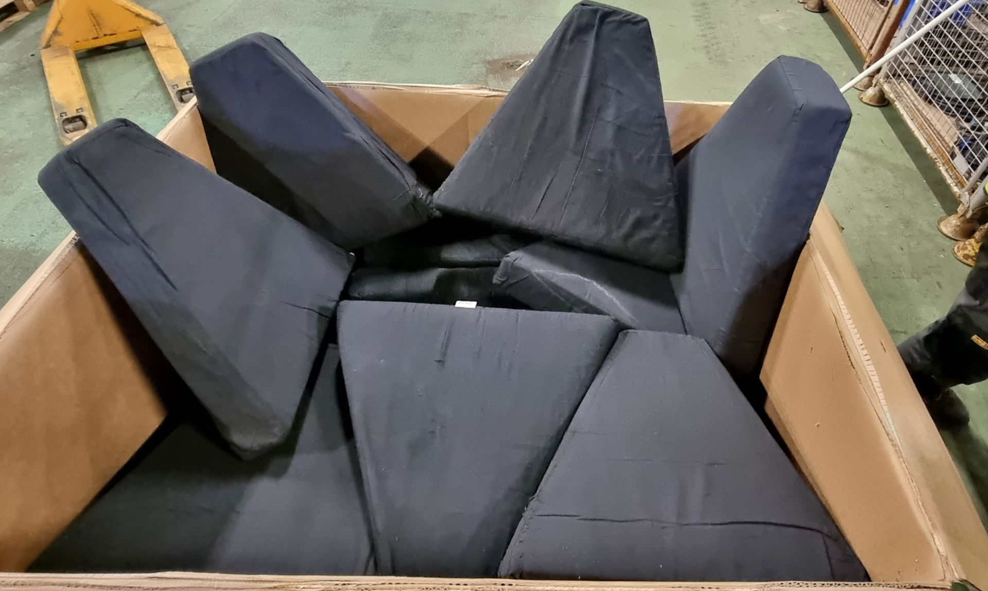 77x Various dark blue seat cushions - Image 6 of 10