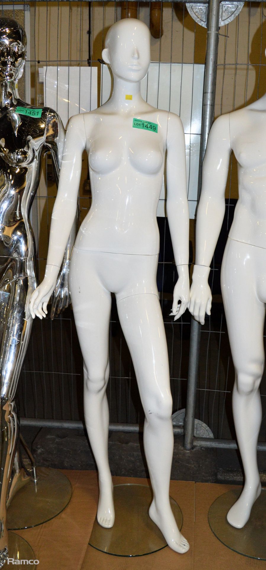 Mannequin - full body female (white gloss)