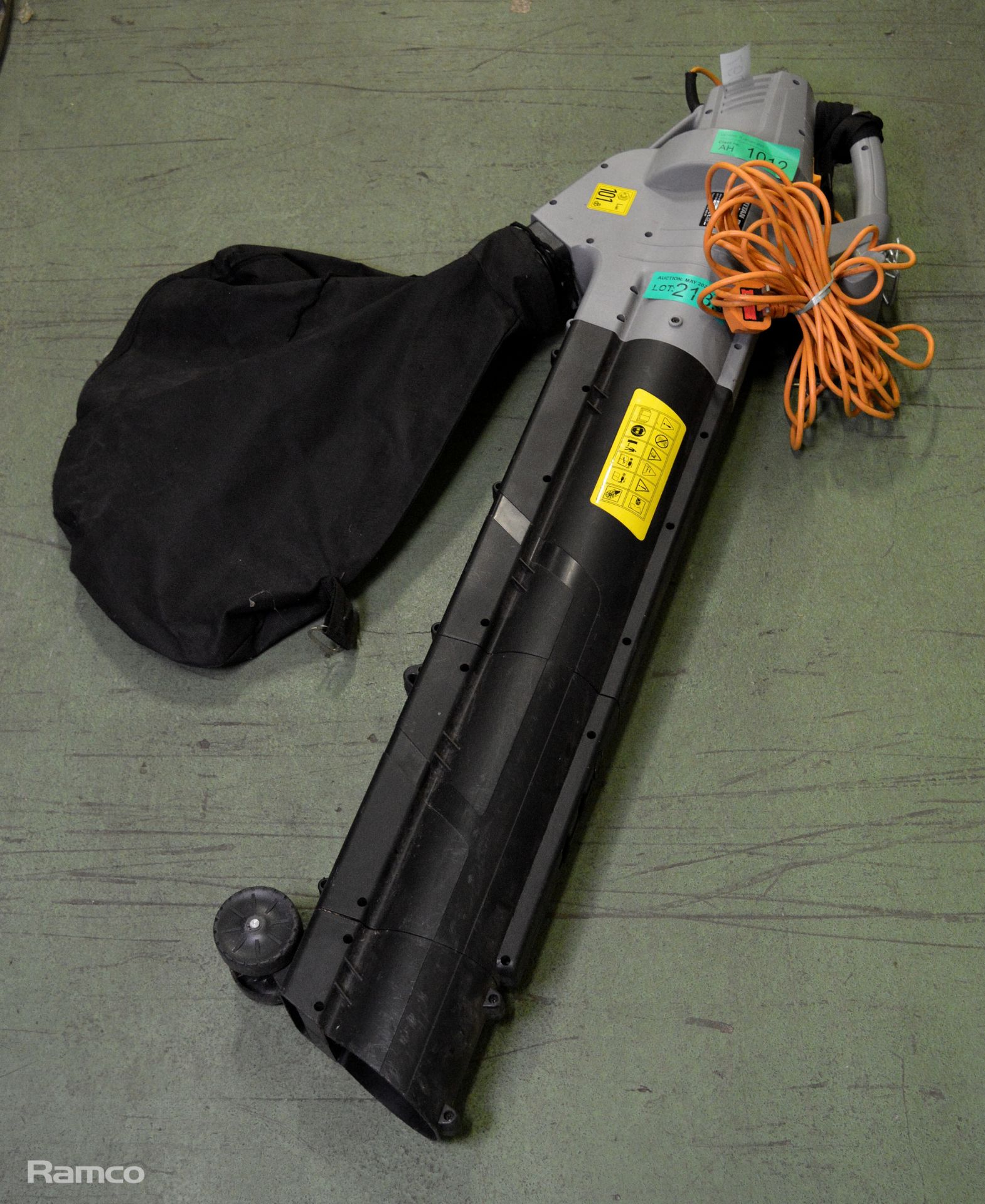 Titan TTB547BVC Leaf Blower/Vacuum